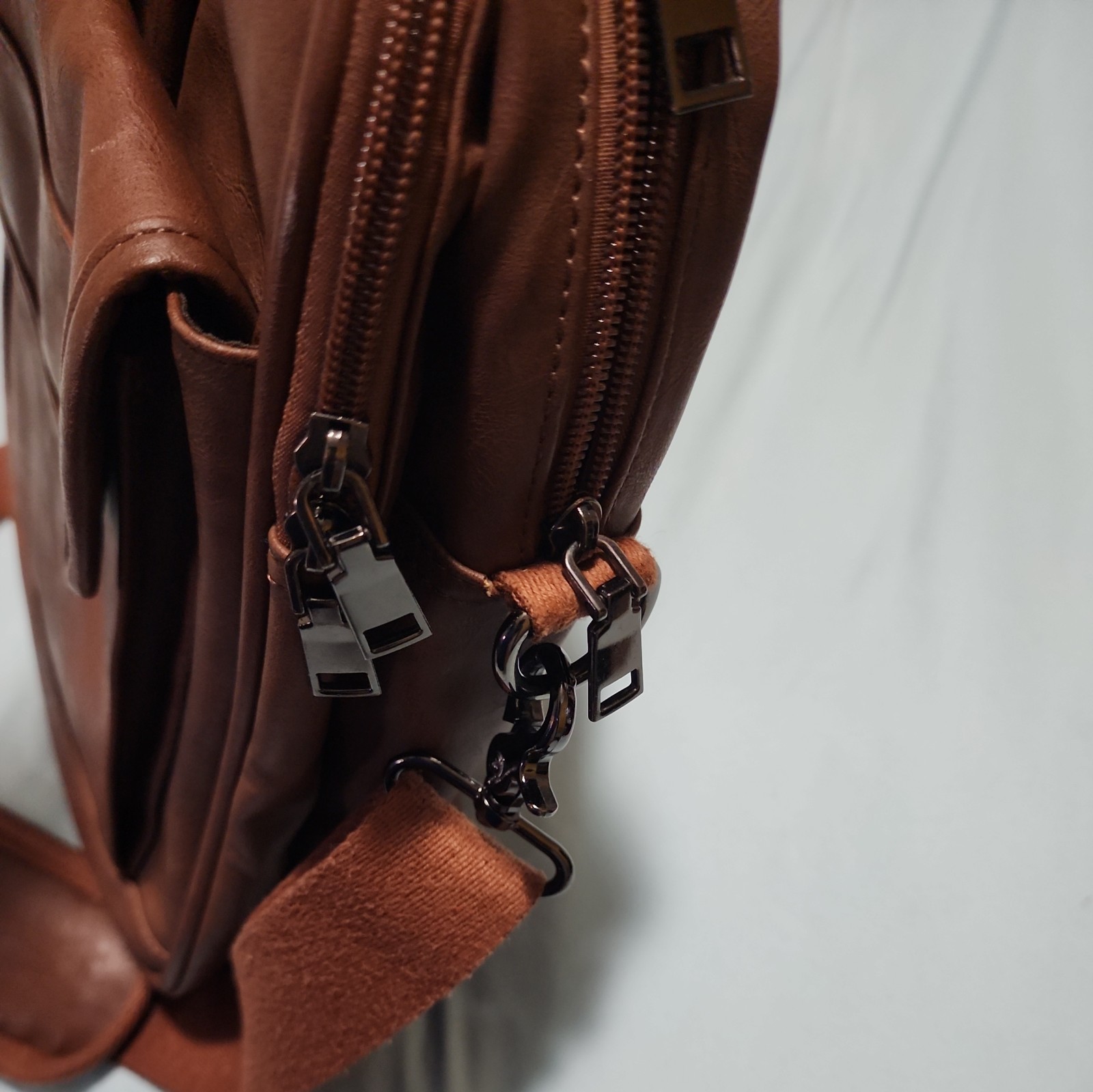 Seyfocnia Mens Brown Leather Laptop Messenger Bag, 15.6 Inches Briefcase