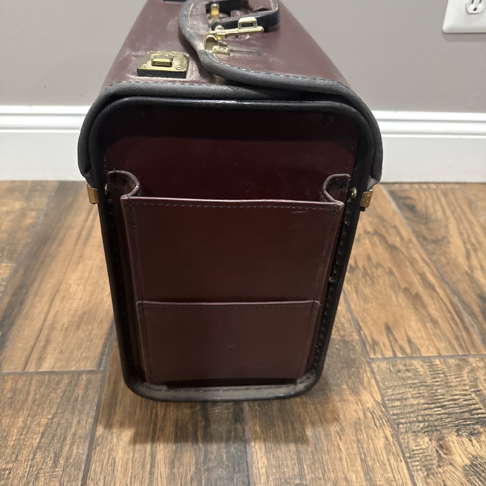 Retro Combination lock Leather Attache Case Do not have combination