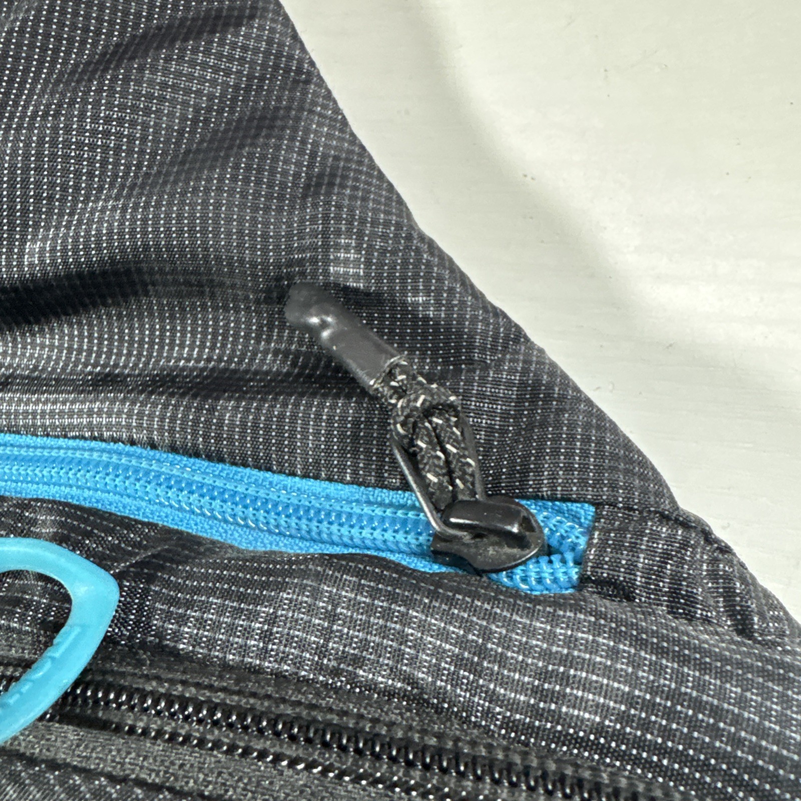 Thule Crossover Sling Bag – Used Good Condition