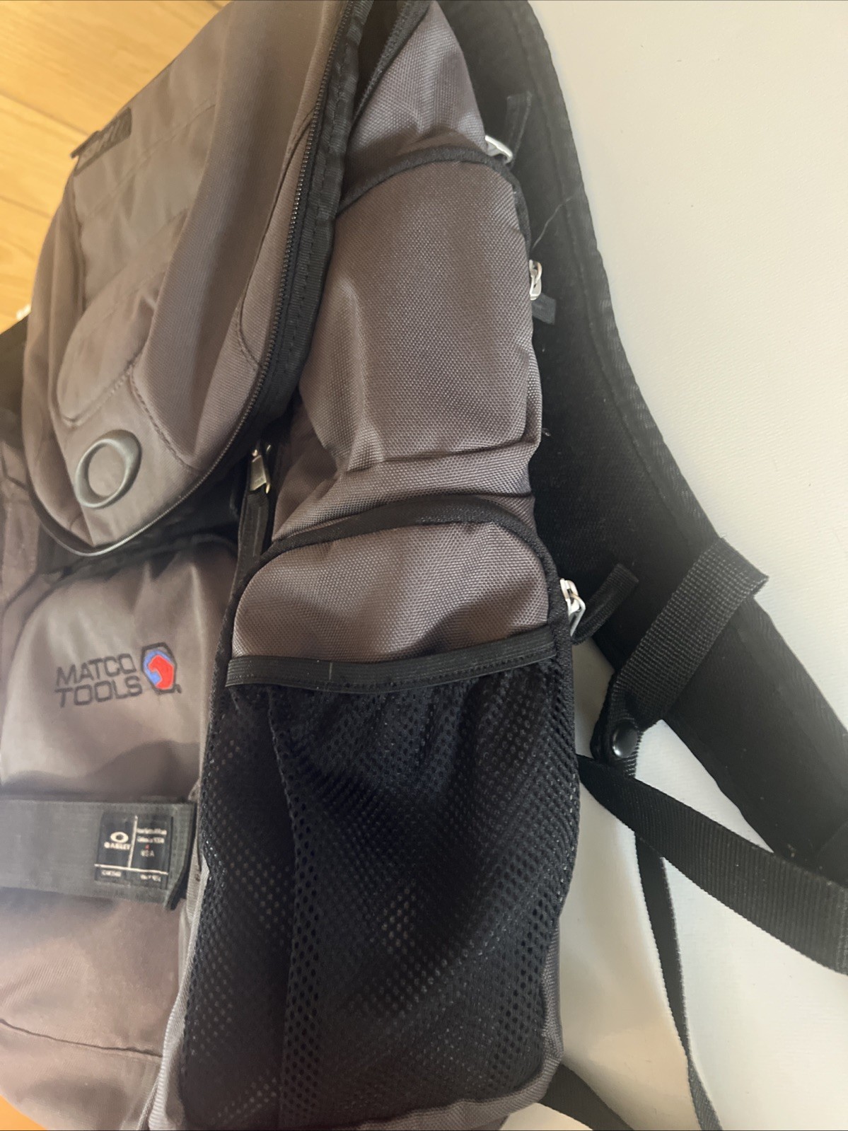 OAKLEY – Enduro 2.0 30L Backpack 17″ Laptop – Branded Matco Tools-Grey