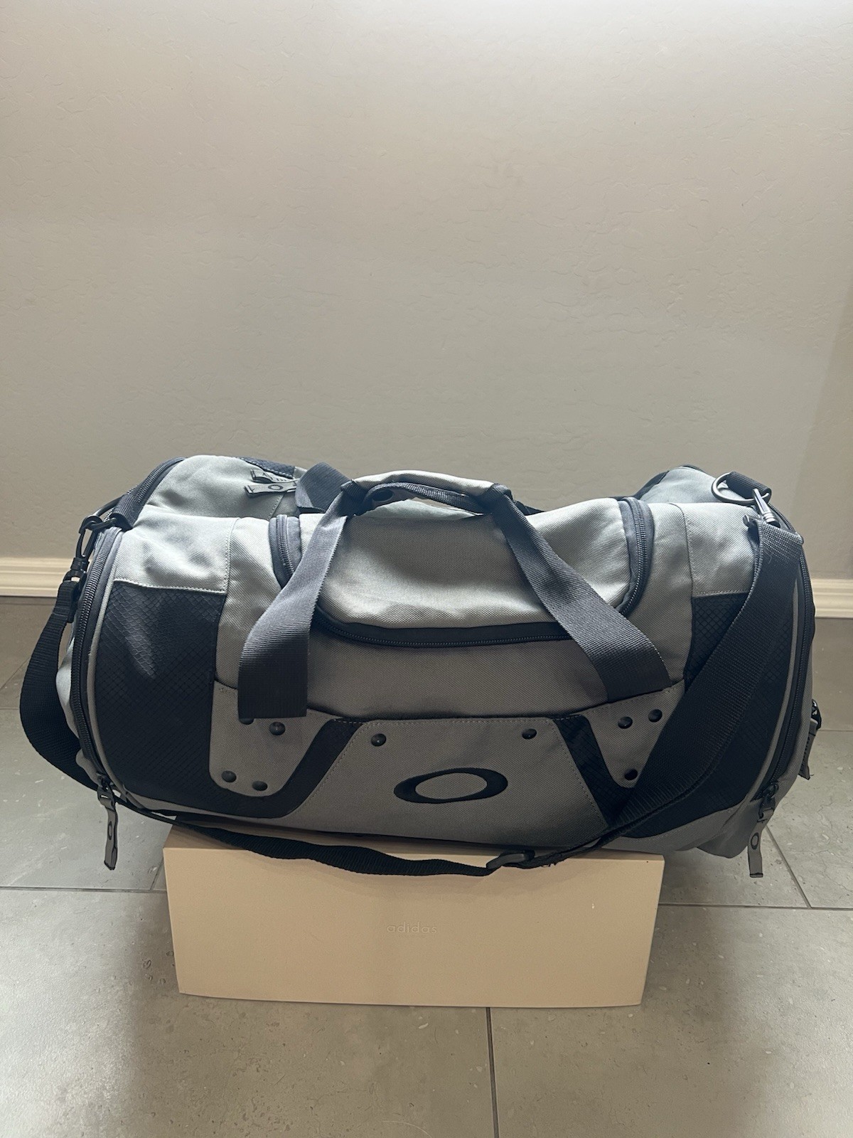 Oakley Tactical Field Weekender Boston Travel Gray Brand Logo Large Duffle Bag