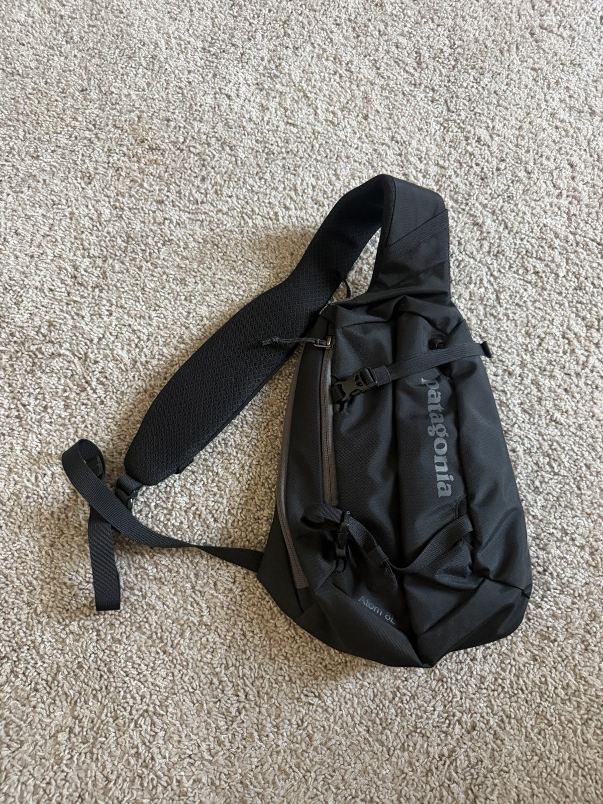 Patagonia Atom Sling 8L Bag Black Crossbody Backpack Unisex Excellent Condition