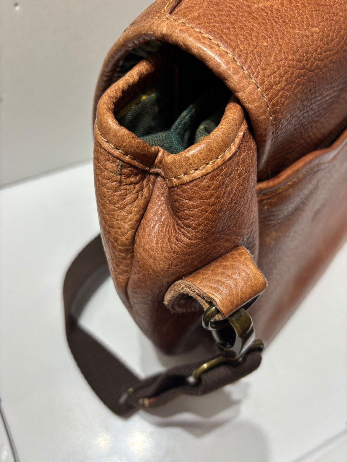 Duluth Trading Bashful Billionaire Full Grain Leather Briefcase Messenger Bag