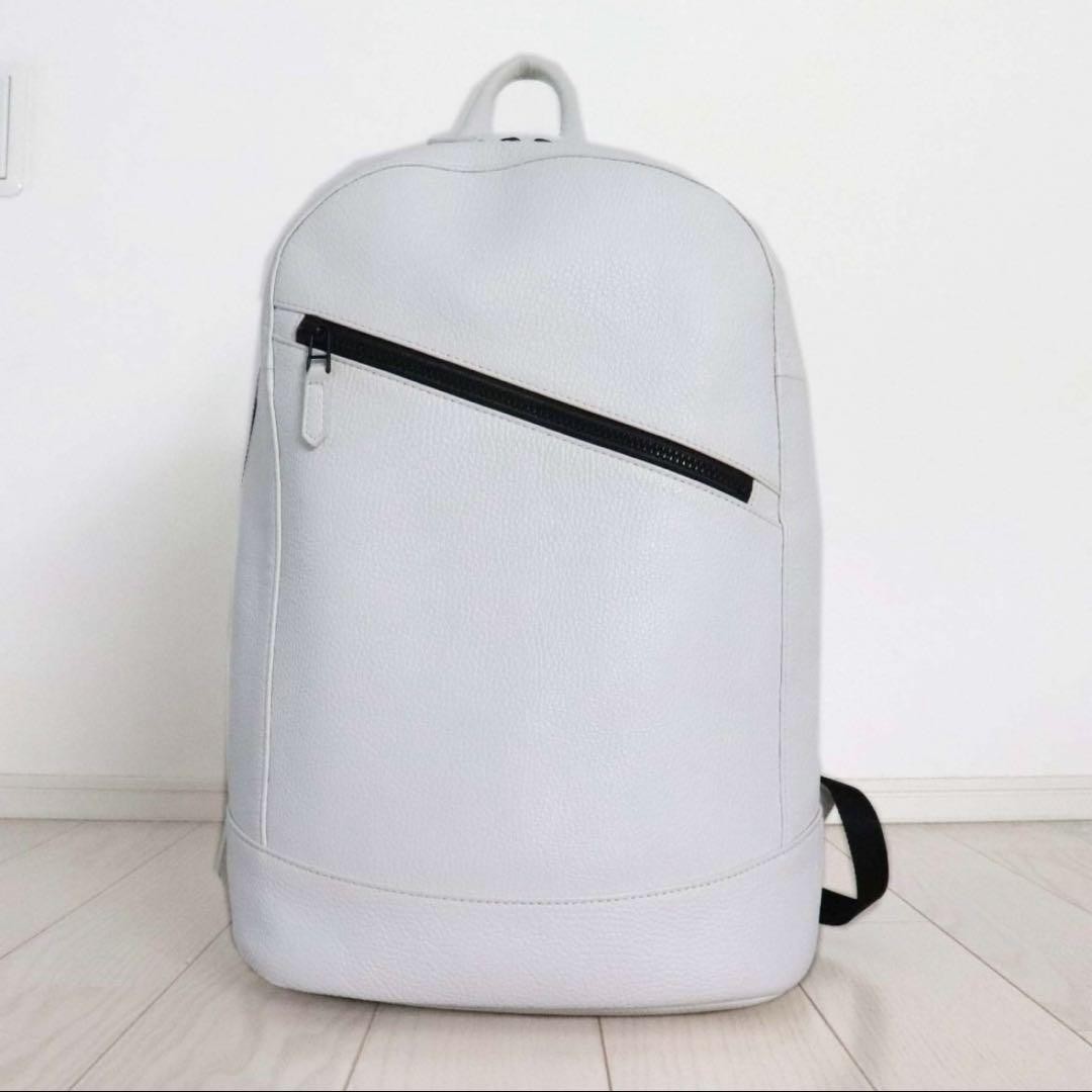BARNEYS NEW YORK Leather Backpack White & Black 28x41cm