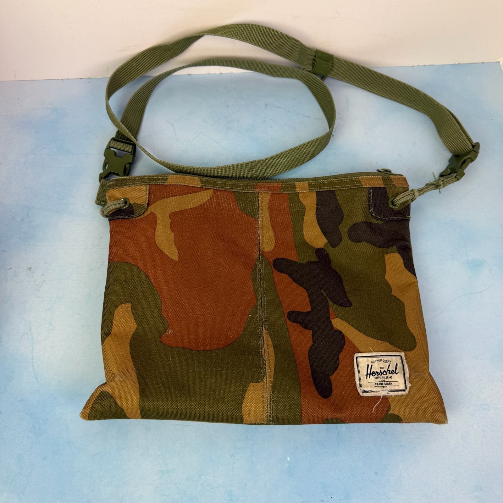 Herschel Supply Adler Camouflage Green Canvas Crossbody Bag Red Lining Lite Wear