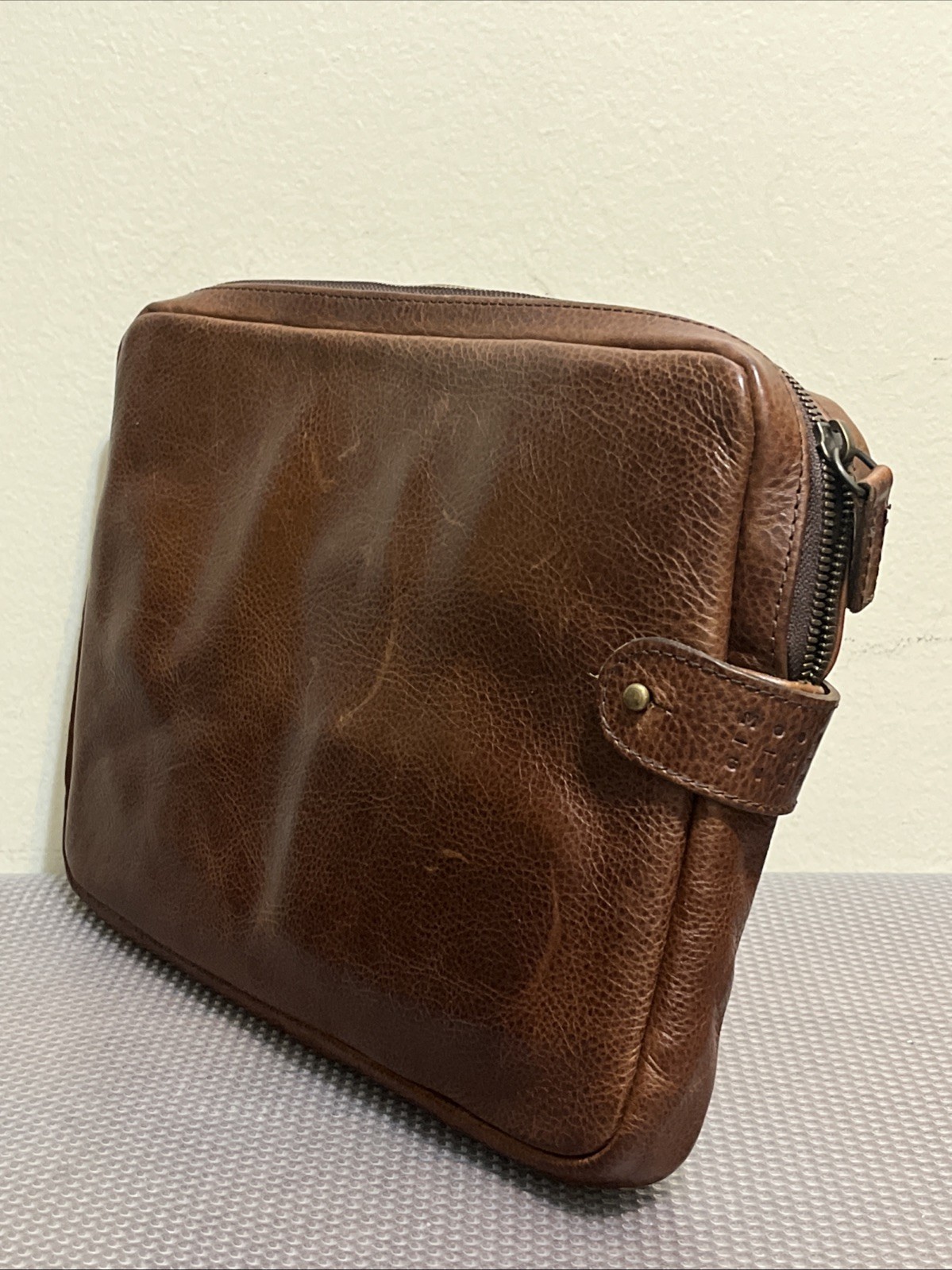 Moore & Giles Leather Tech Pocket Titan Milled Brown With Built In Powder Bank