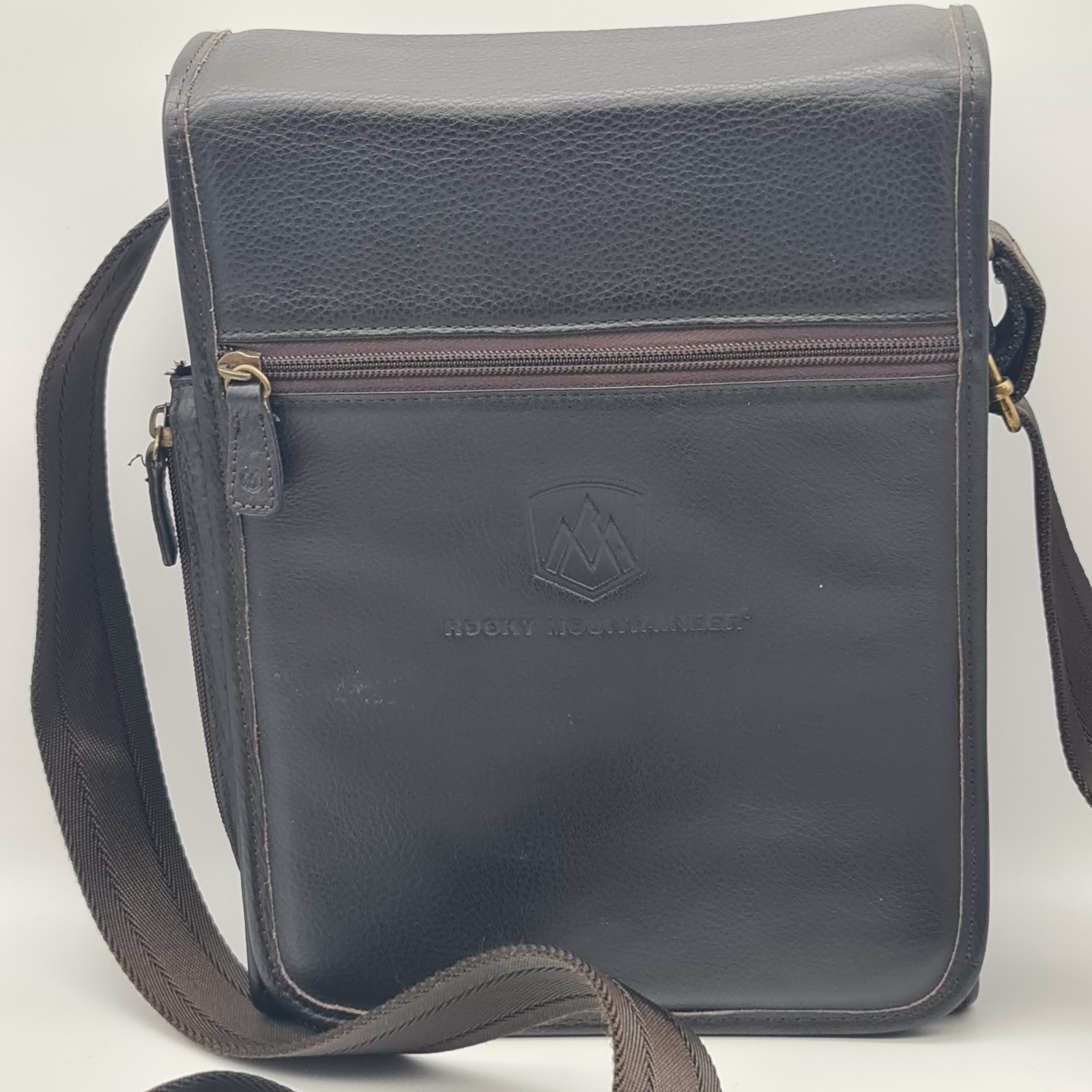 ROCKY MOUNTAINEER MESSENGER SHOULDER LEATHER BAG SIZE 28X21X7 CM