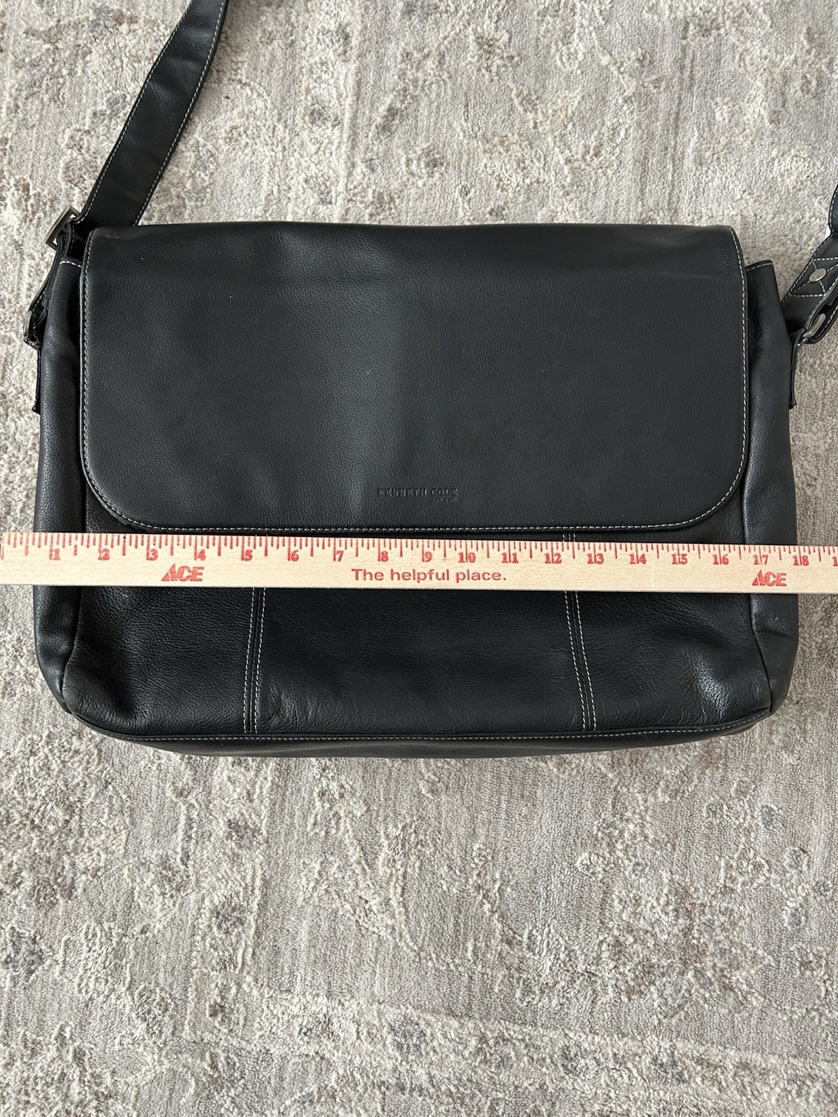Kenneth Cole Reaction Black Leather Crossbody Laptop Messenger Bag Minimalist