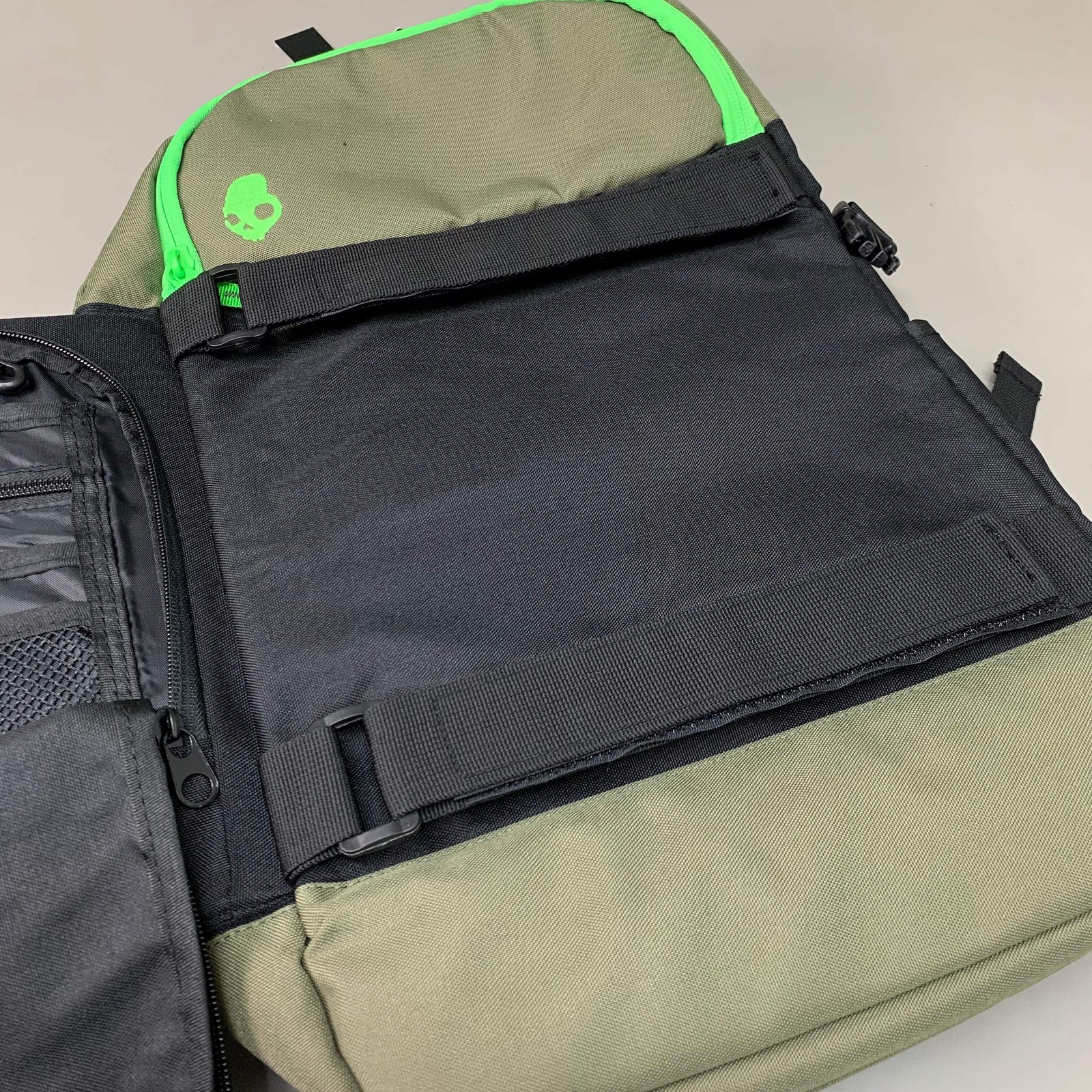 SKULLCANDY Heavy Duty Backpack 18″ x 12″ Green/Black SKDY1153