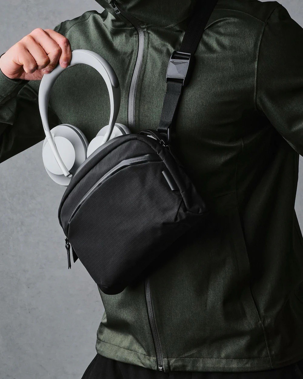 ALPAKA Flight Sling Bag Cross Body Pack Tactical Utility Travel Black New!