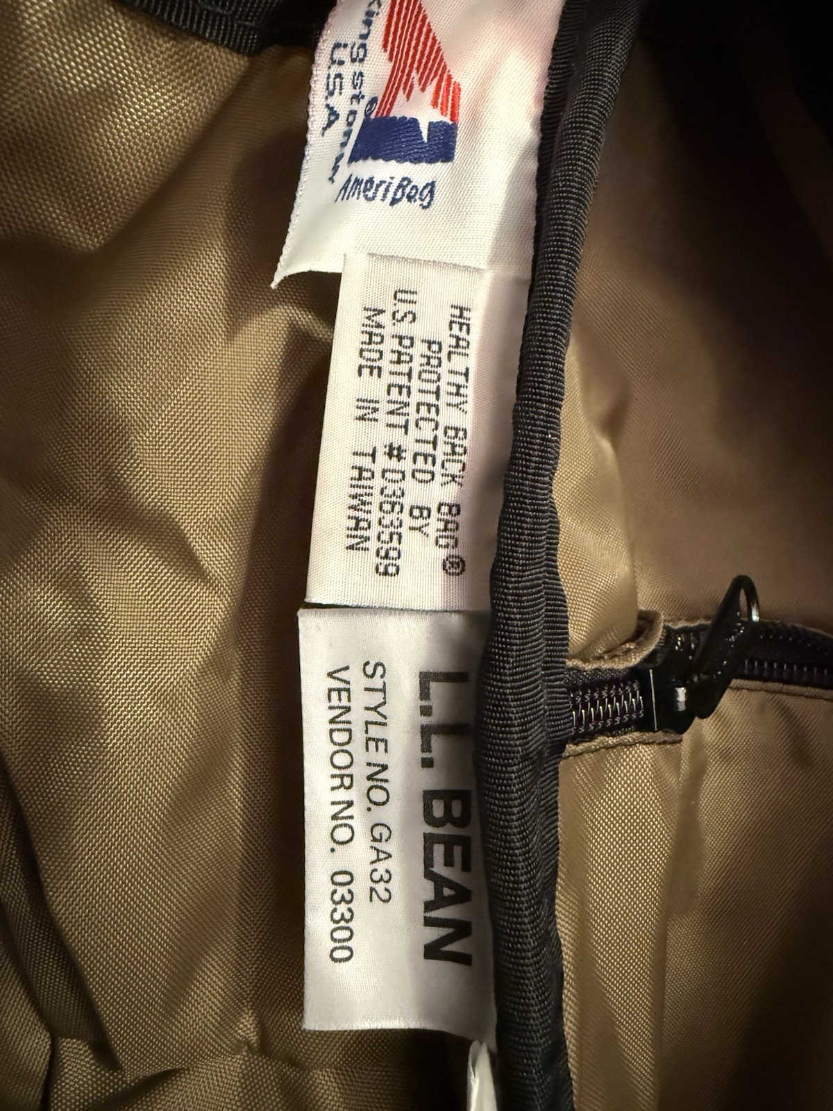 LL Bean Healthy Back Ameribag Sling Back Bag Black Adjustable Strap Zip Pockets