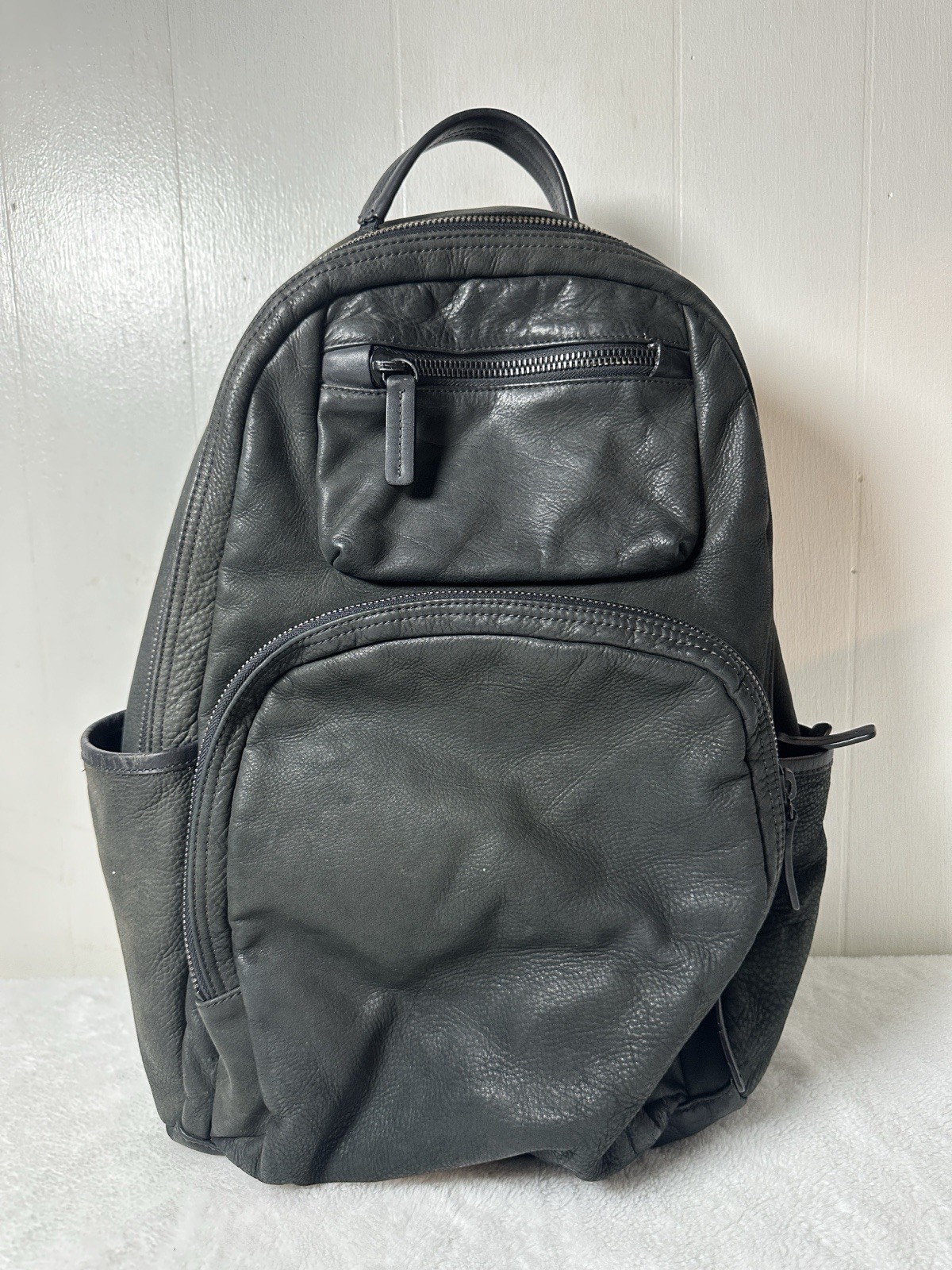 Shinola Detroit Leather Backpack Sleek Everyday CarryPre-Owned Conditions