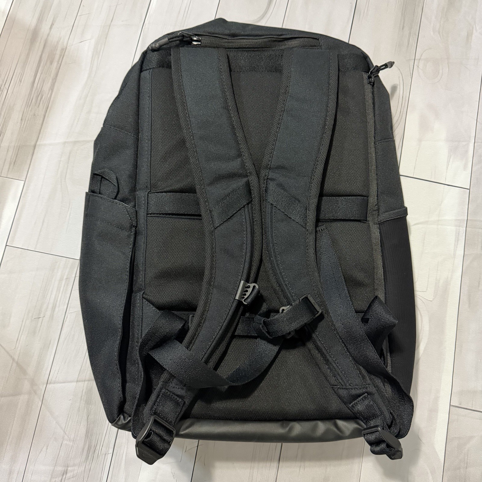Nike 27L Utility Backpack –Blk/White, Durable Unisex Gym & Travel Bag FN4106-010