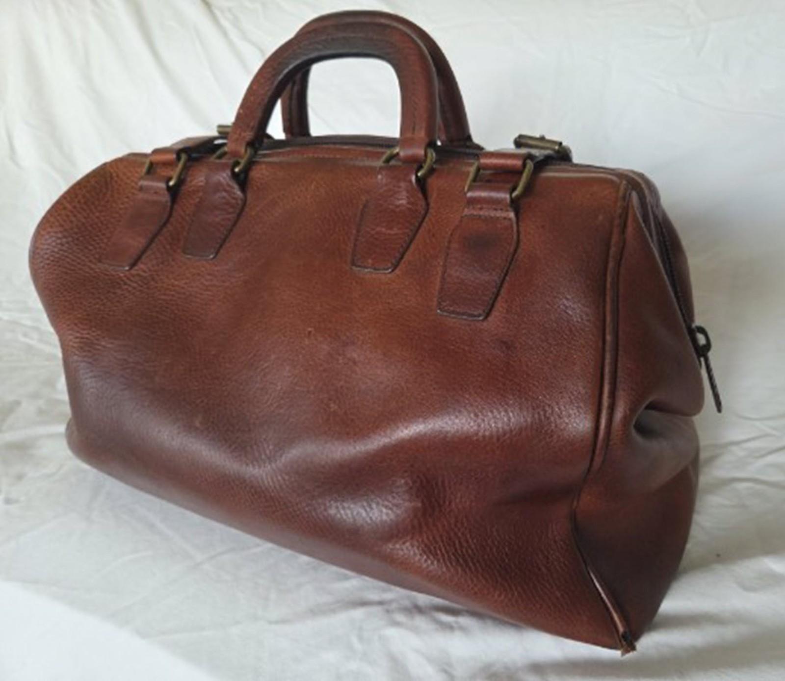 Duluth Trading Lifetime Leather Doctor Bag Brown Utility Duffle USA Full Grain