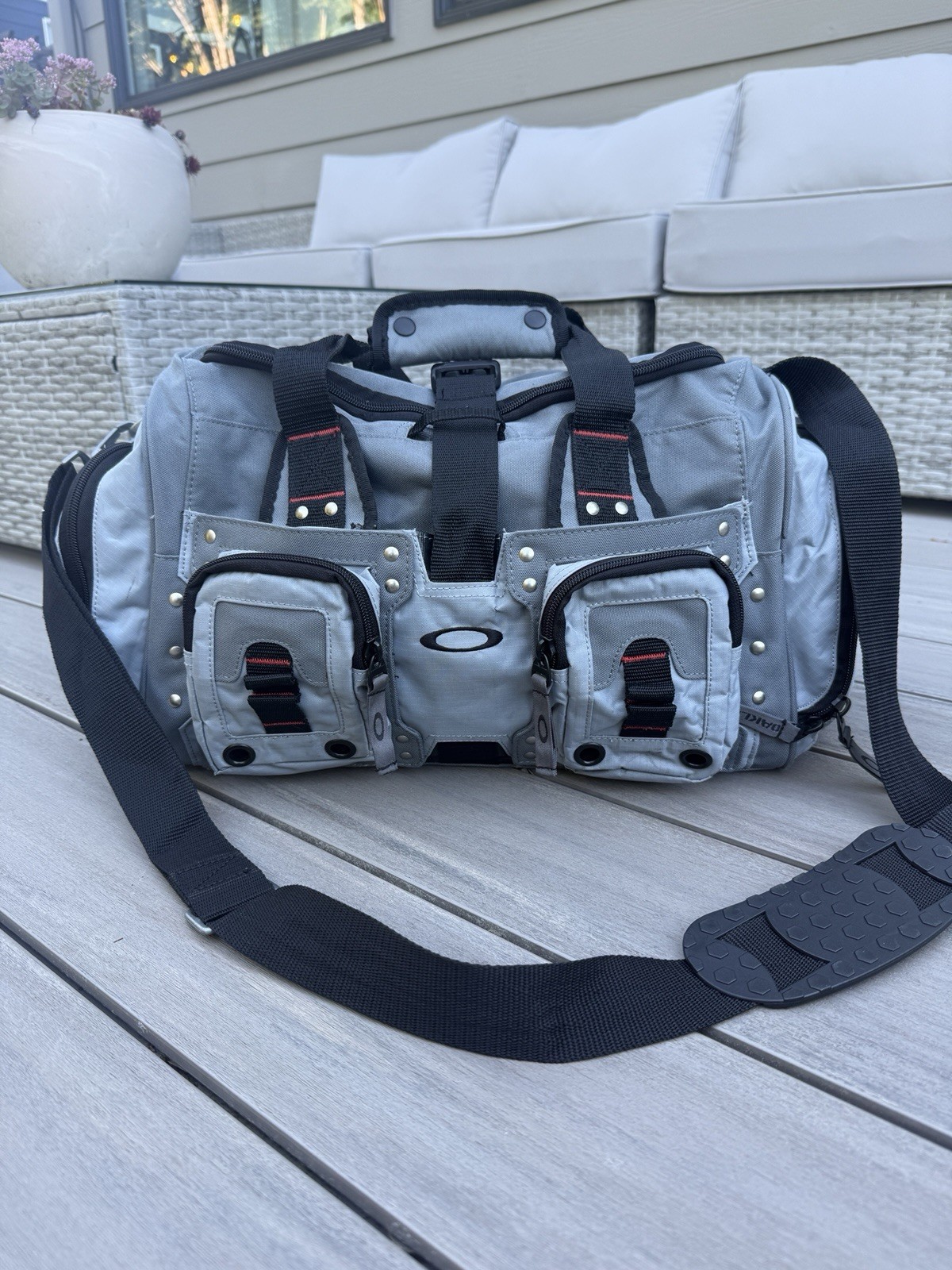 VINTAGE OAKLEY SOFTWARE UTILITY DUFFEL BAG