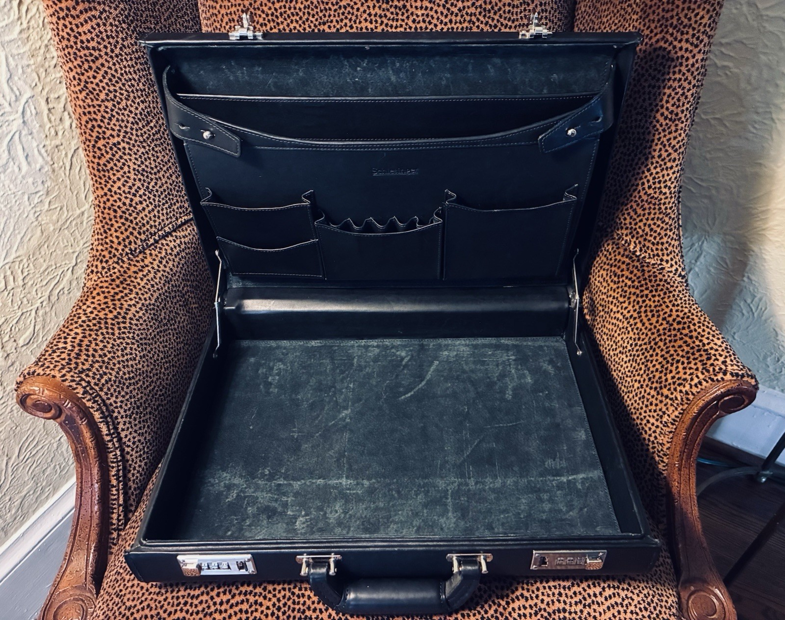 Korchmar Black 19” Briefcase Dual Combination Flip Lock Soft Patina Leather*GUC