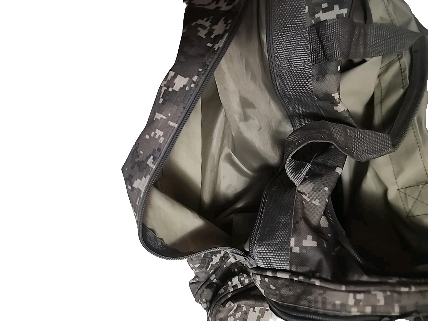 Pre-owned NRA Digital Camo Duffle Overnight Bag 20″ x 11″ x 10″ See Description
