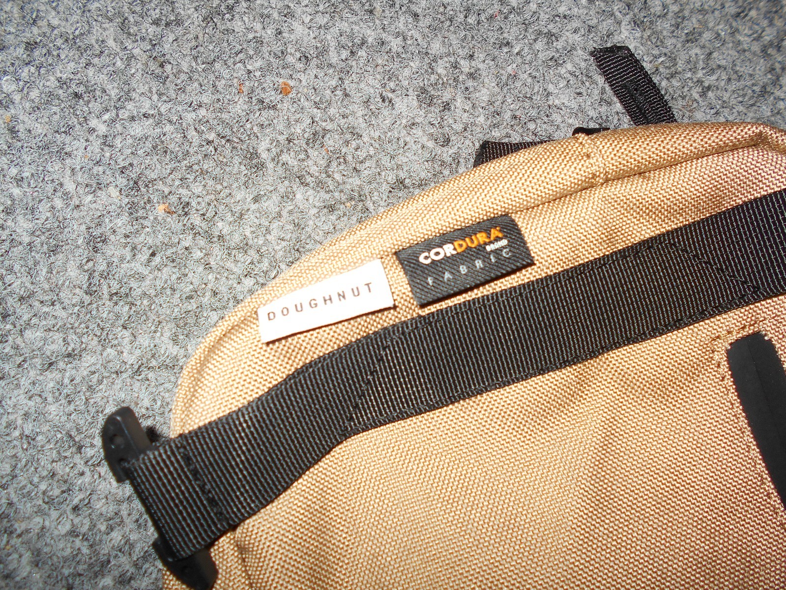 DOUGHNUT NEW! W/TAGS CORDURA FABRIC 11X7.5 KHAKI CROSSBODY UTILITY BAG