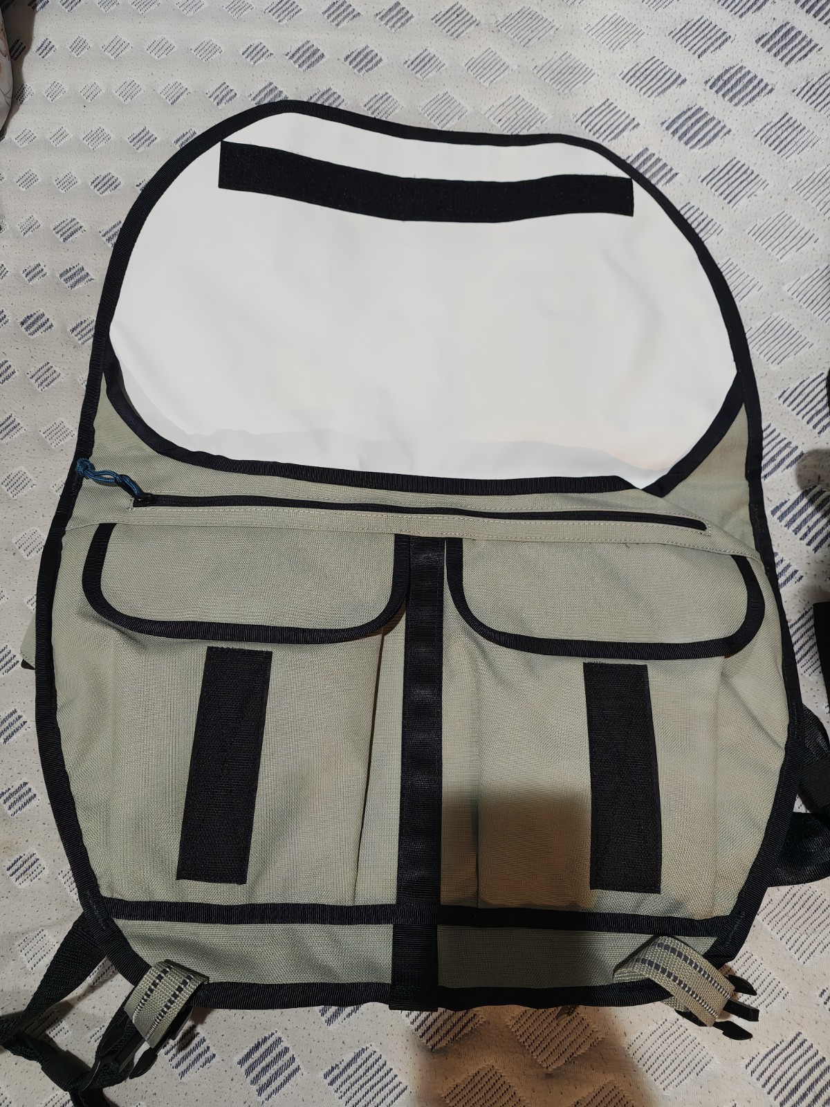 Chrome Industries 15L Citizen Messenger Bag + Rainbow Buckle 2026
