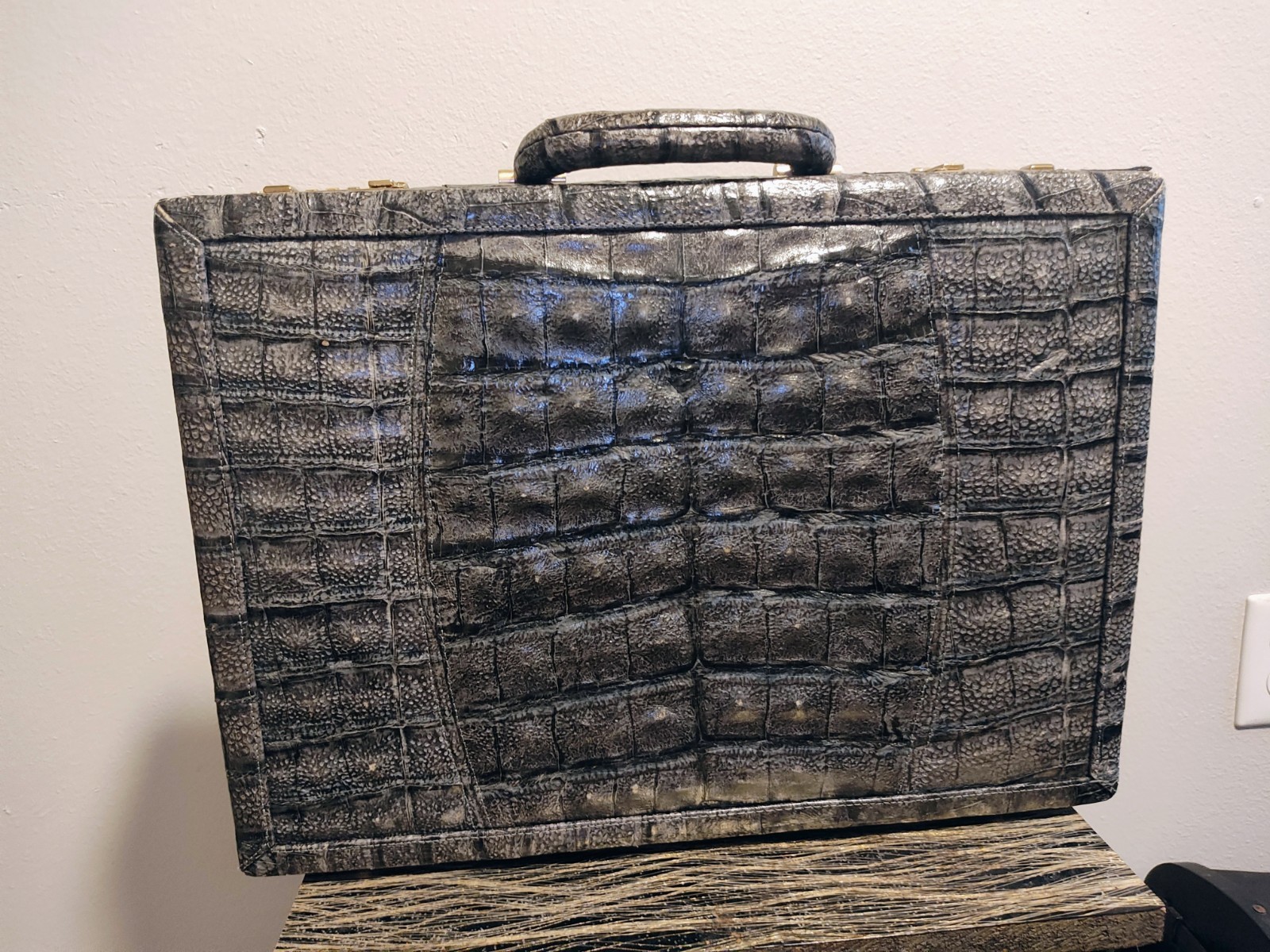 PRIMEIRO Luxury Genuine Crocodile Skin Leather Hard Case Attaché Briefcase Gray.