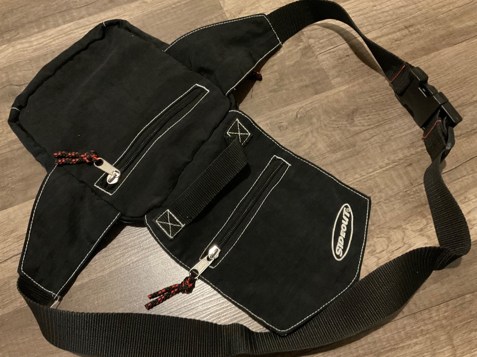 VTG Y2K SIDEOUT BEACH CROSSBODY NYLON BAG BLACK WHITE RED PREOWNED