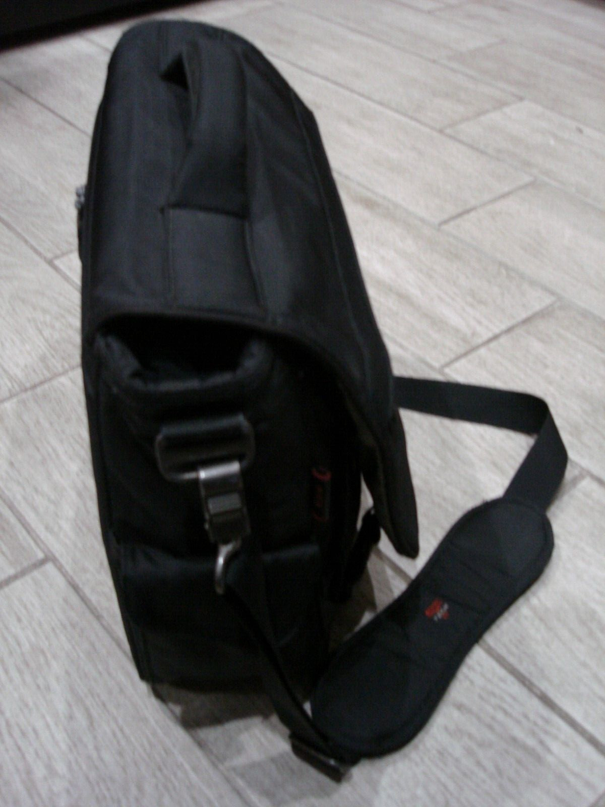 Tumi Tech Ballistic Messenger Bag 5506D Black Laptop Nylon Crossbody Strap