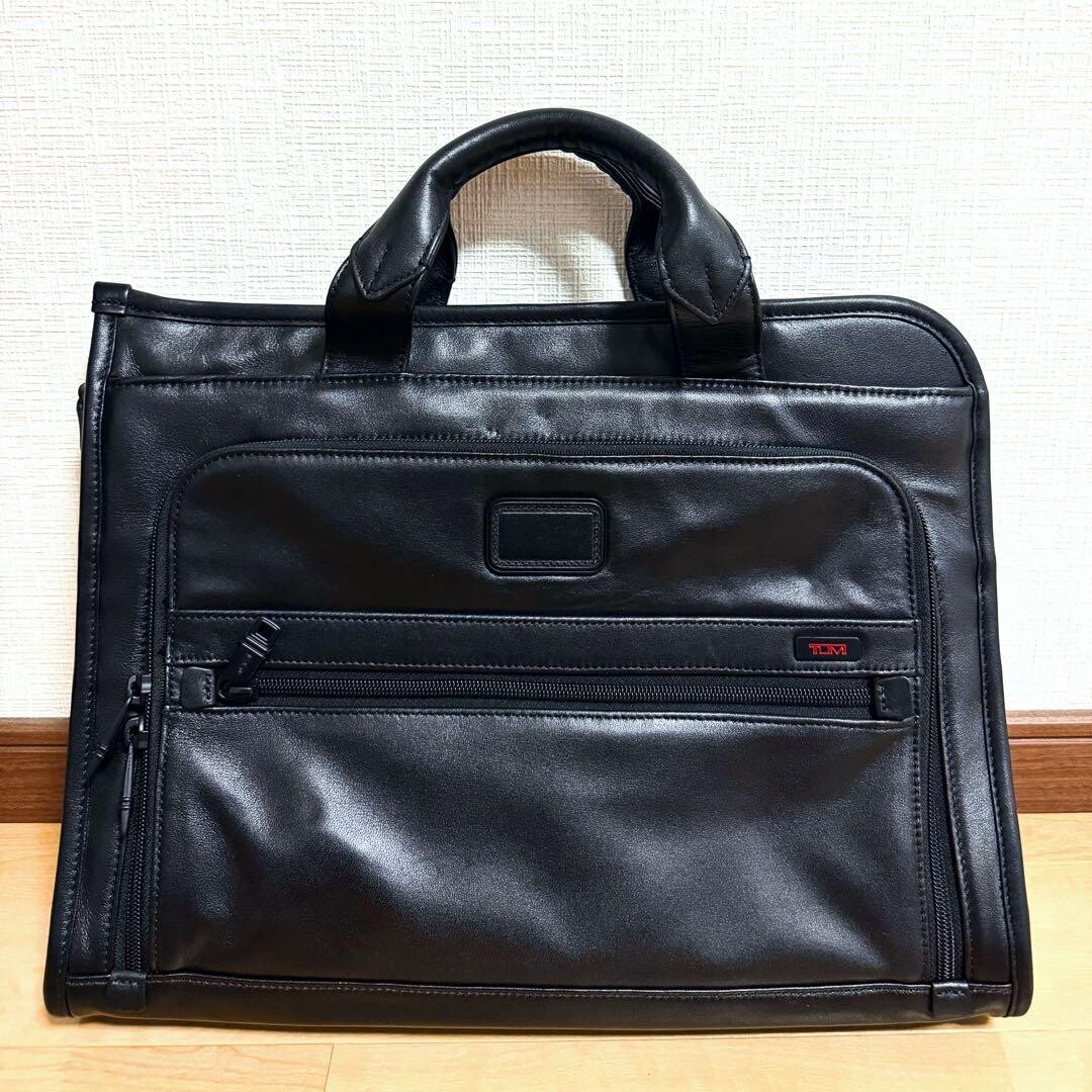 TUMI 96110DH Black Leather Slim Business Portfolio Laptop Briefcase 16.1in
