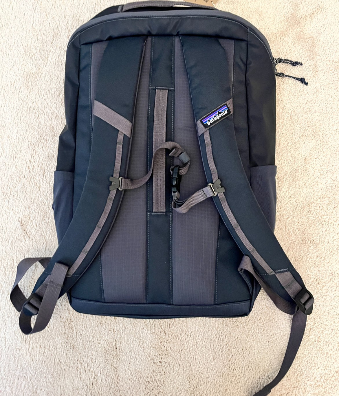 New NWOT Patagonia Black Hole Pack 25L Daypack 49298 Smolder Blue $150 MSRP