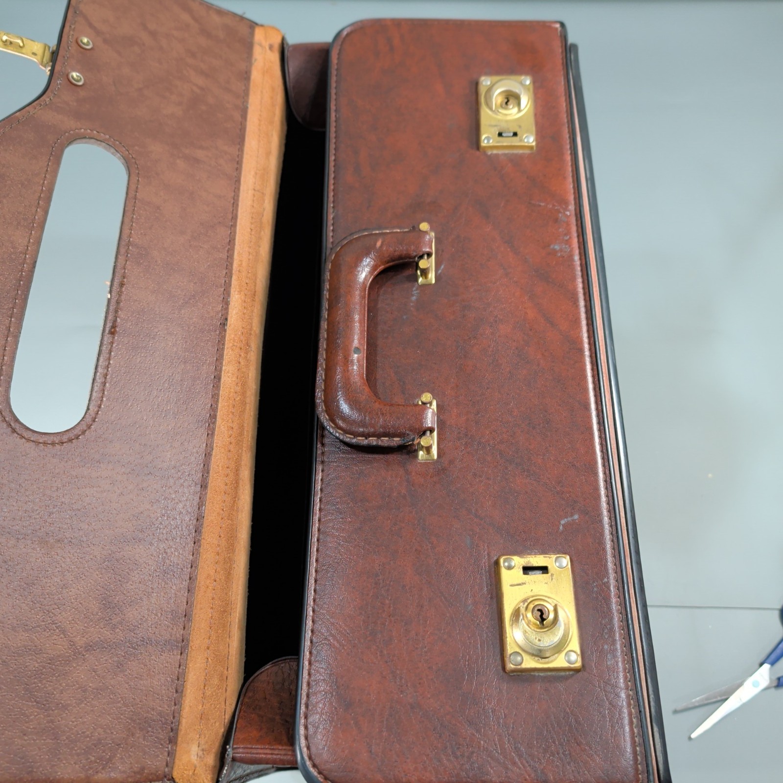 Vtg Leather Pilot Attache Case Brass Locks 23rd Air Force USAF 18.5″ x 11.5″