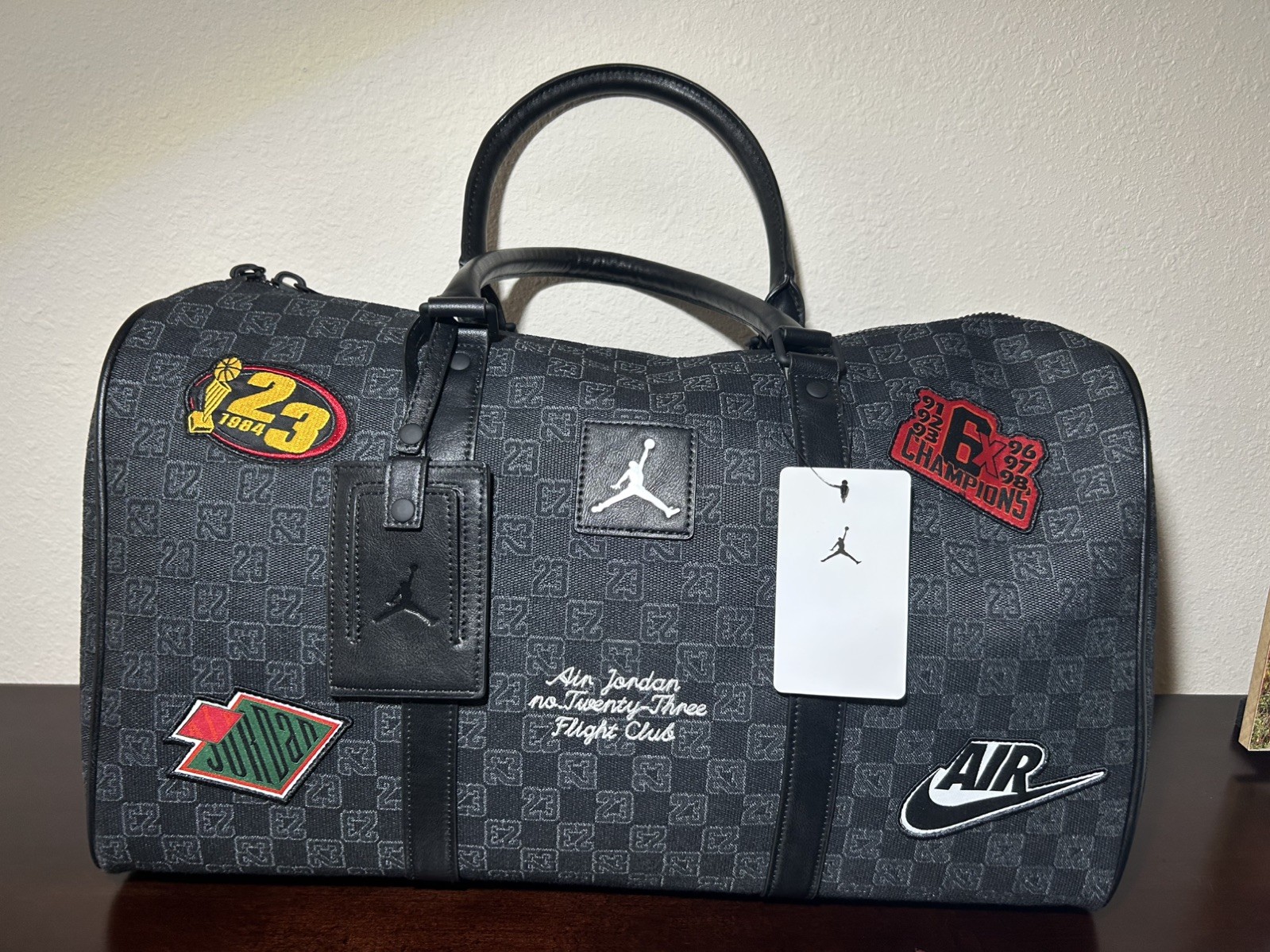 New Authentic Jordan Luxury Duffle Bag Luggage Travel Vacation 40l Champion Nike