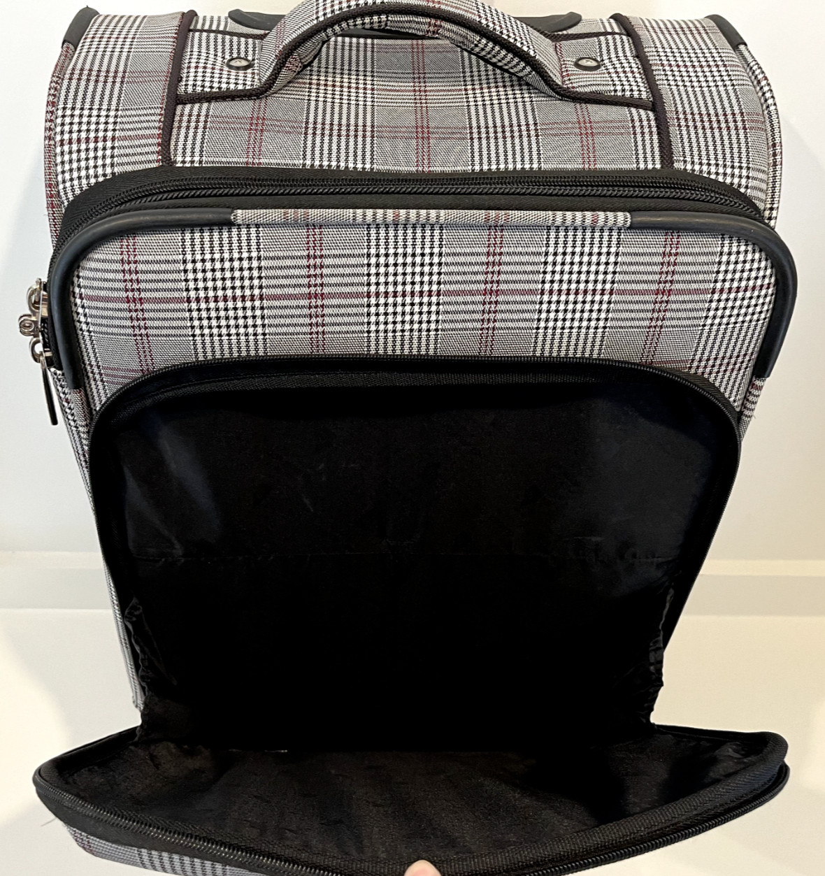 London Fog 8600 Knightsbridge 20″ 21″ Expandable Spinner 360HL Plaid Carry On