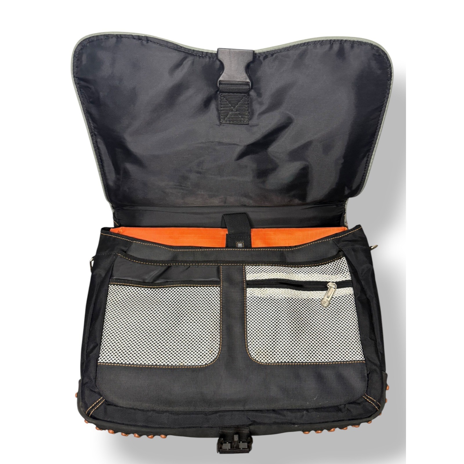 Targus Urban Messenger Laptop Bag Black TSM005US