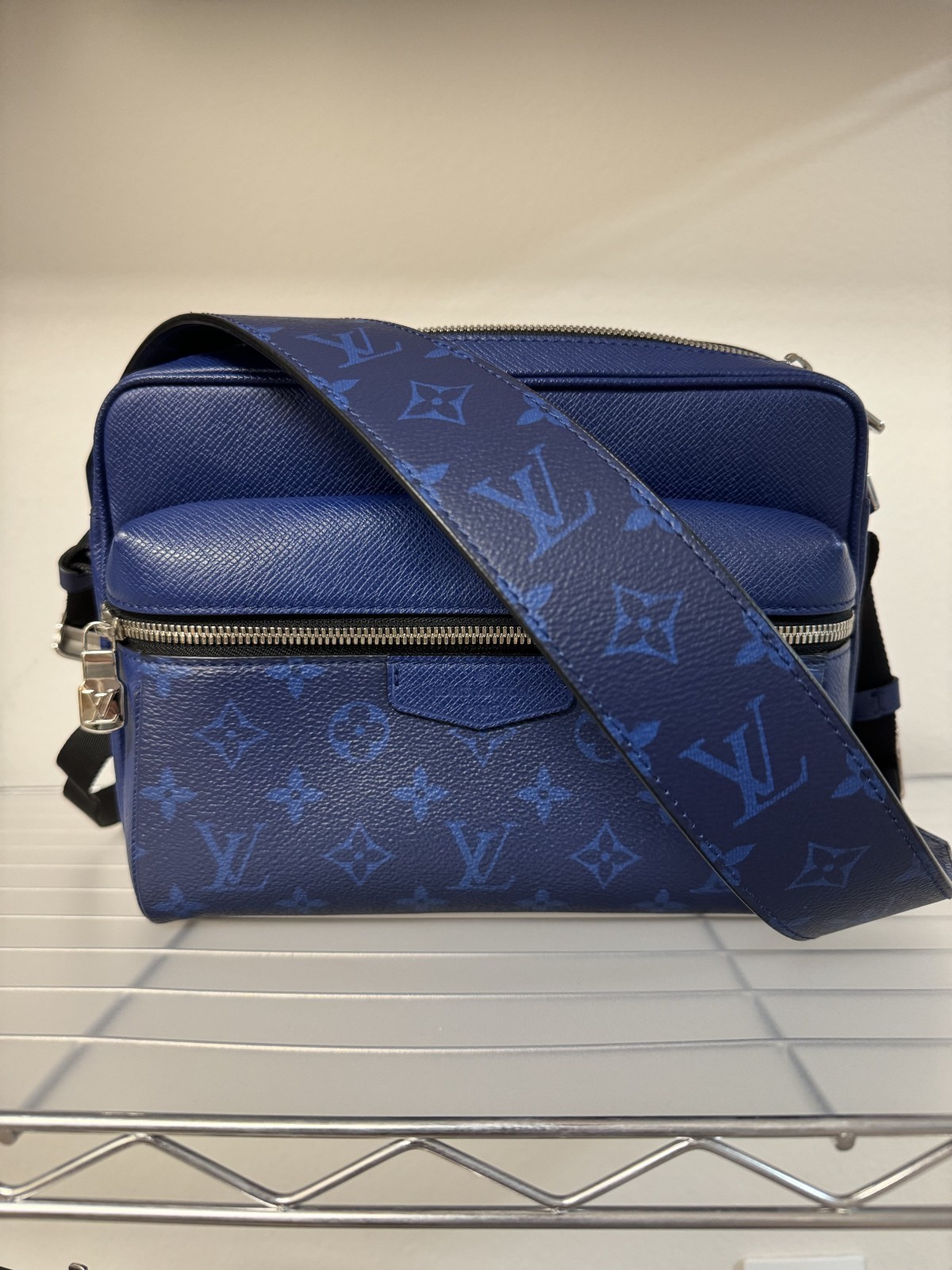 Auth Louis Vuitton Outdoor Messenger Shoulder Bag Taigarama Crossbody M30242