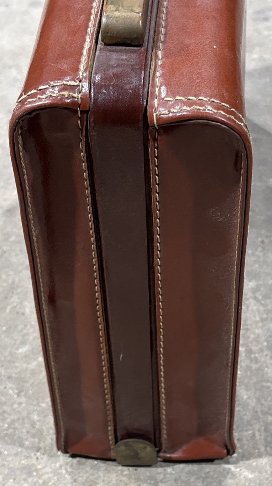 Vintage Brown Leather P Lockwell Briefcase Carrying Case/Exhibitor 18”x14”x5”