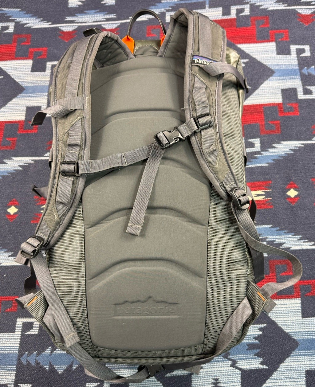 Patagonia Black Hole BackPack 35L Discontinued Travel Laptop Daypack Gray Bag