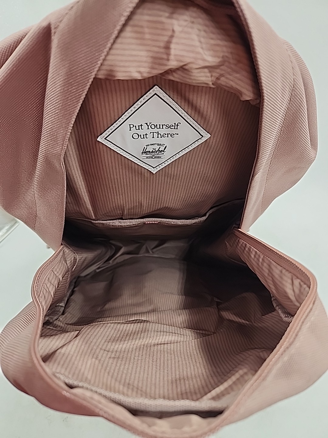 NEW Hershel Supply Company Heritage Backpac 24 Liter Capacity 11383. Cash Rose