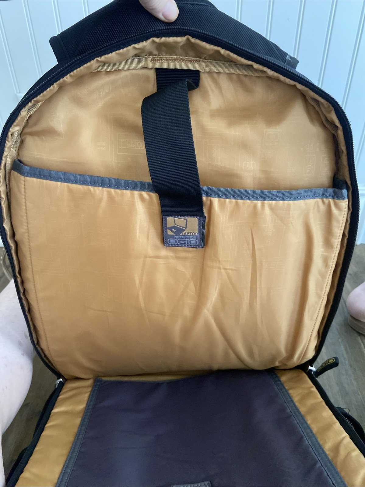 Ogio Airflow Backpack Black Laptop Tablet Protection Adjustable Strap 8 Pockets