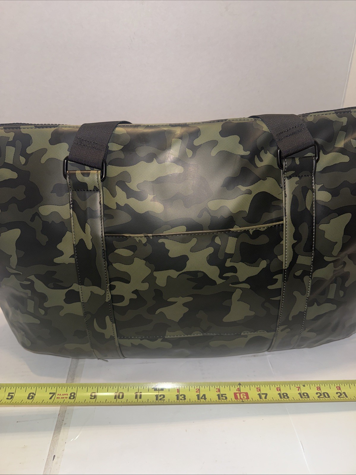 Duchamp Rubberized Camo Tote Duffle Bag Carryall Travel Gym Weekender USB cable
