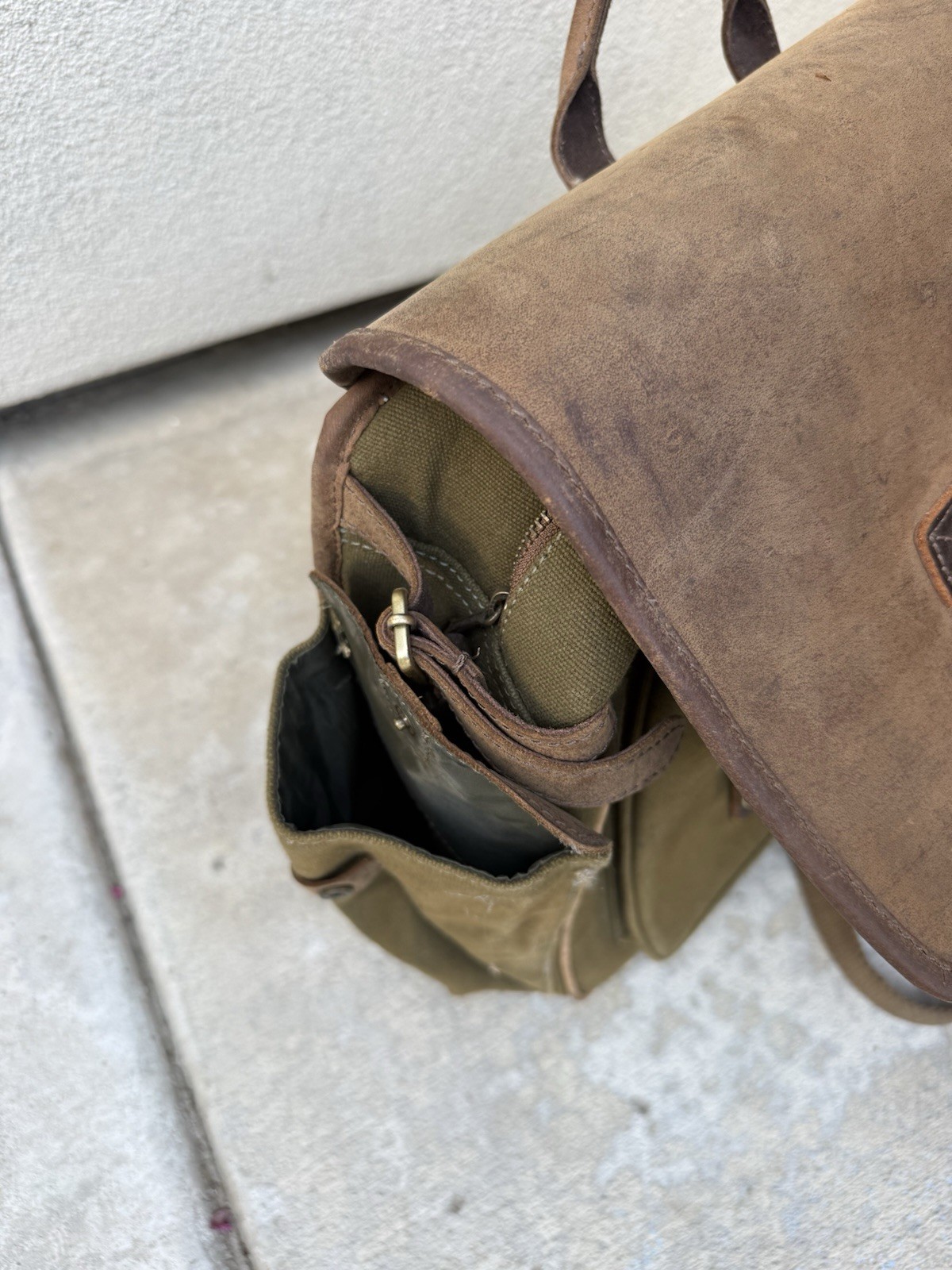 Trip Machine Green/Brown Messenger Bag Zip Buckle Outer Pockets Adj Strap