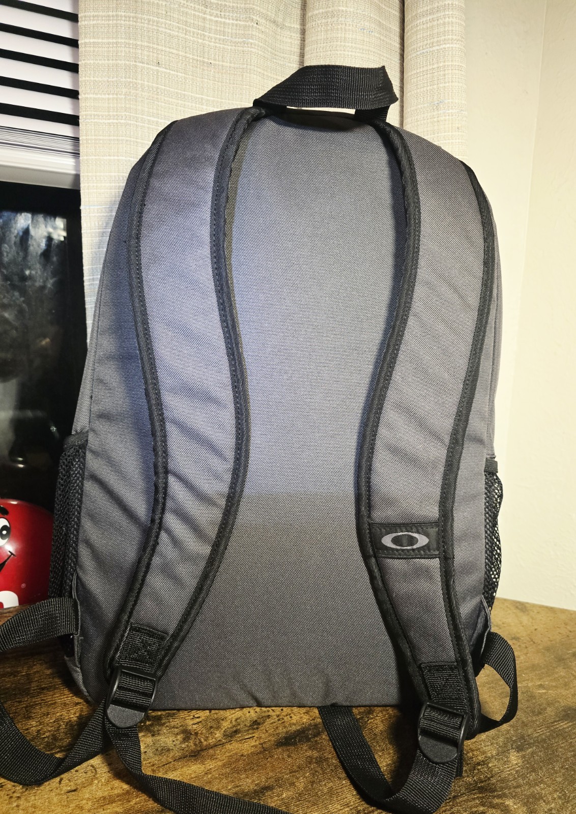 Oakley Enduro Backpack Laptop Grey & Black 25L 2.0 Clean And Nice Condition.