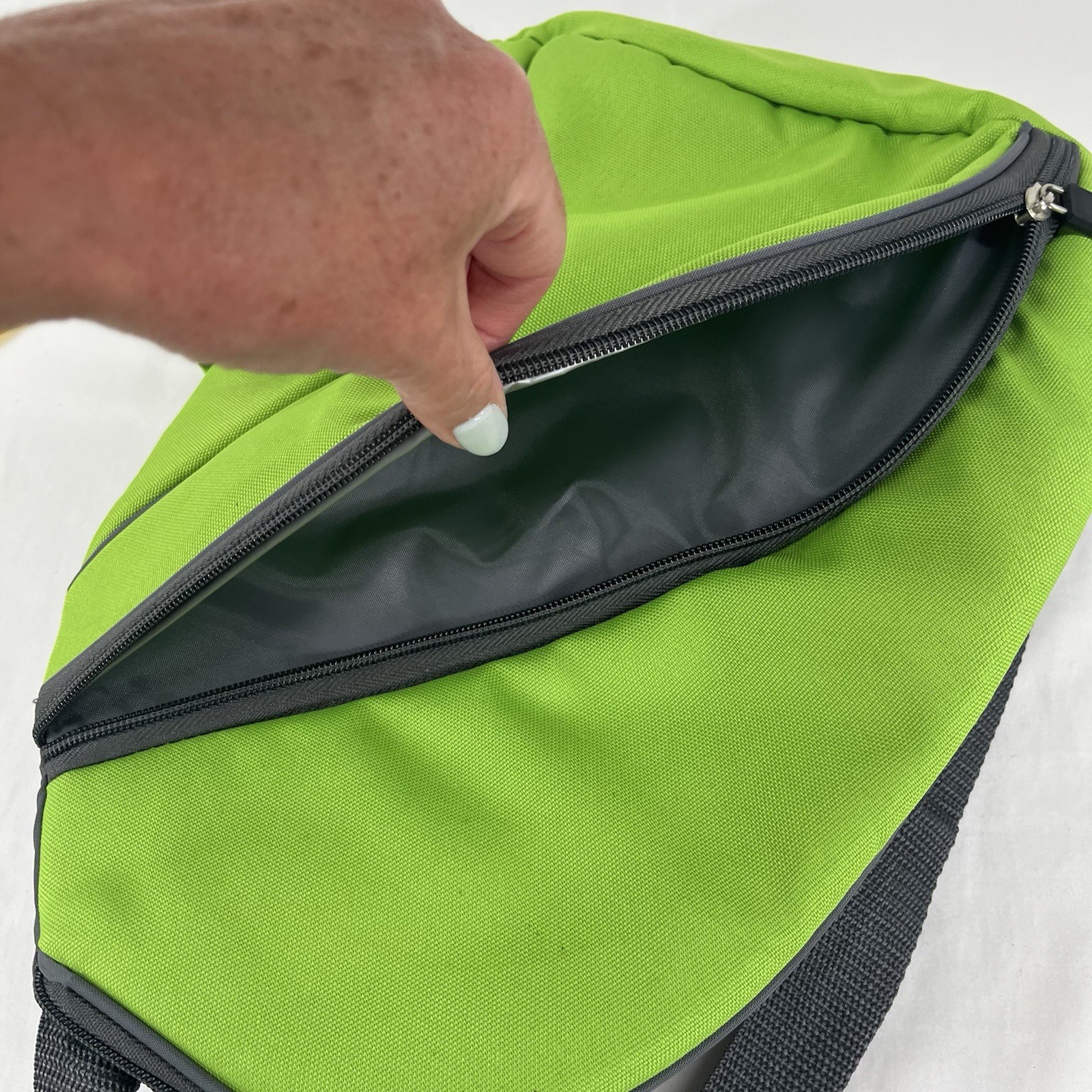 LIME GREEN INSULATED SLING PACK BAG SMALL 10X13X3 Hiking Gear Park Picnic
