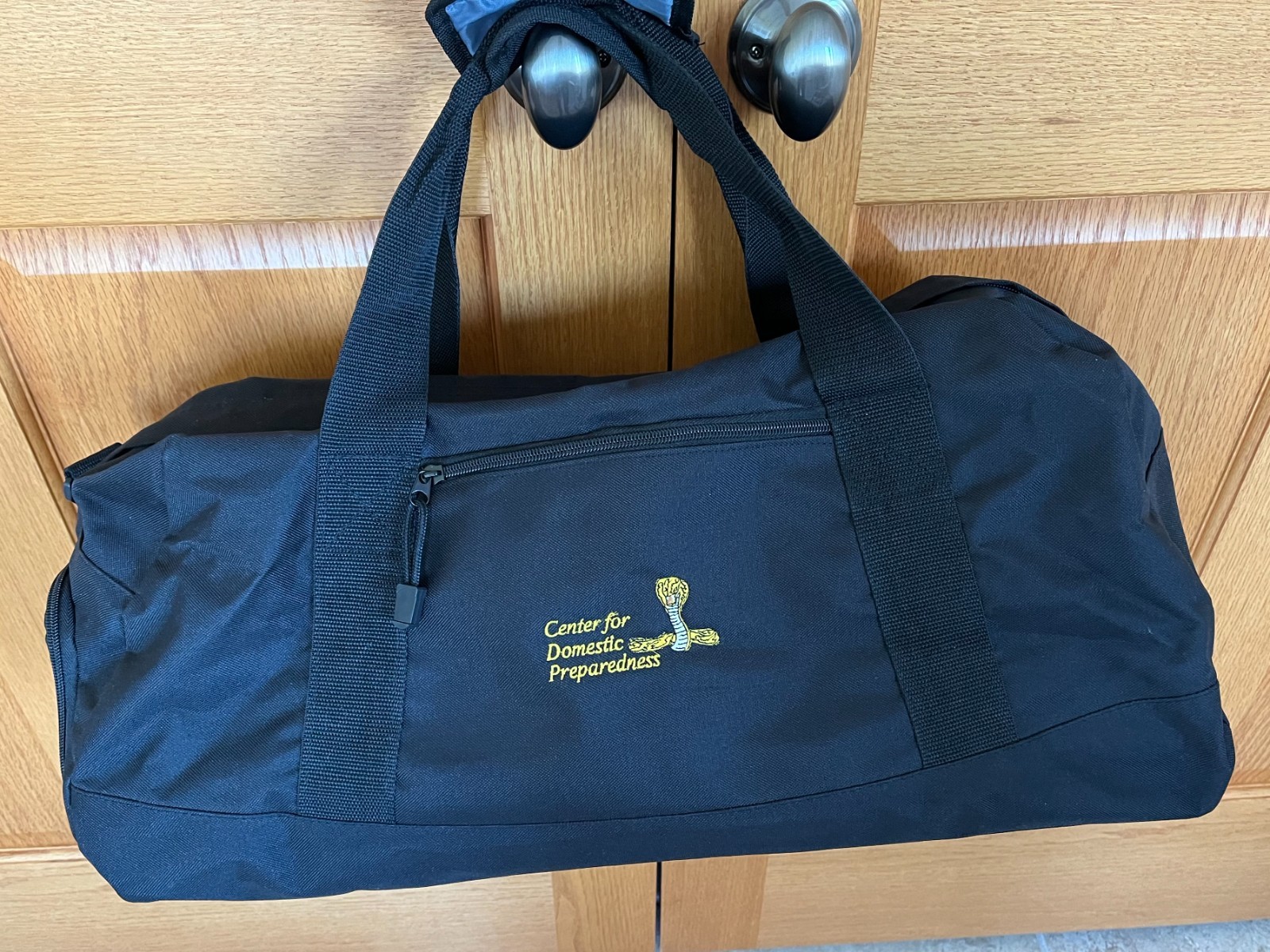 Port&Co Large Duffle Bag w/detachable strap & inner shoe pocket, used only once