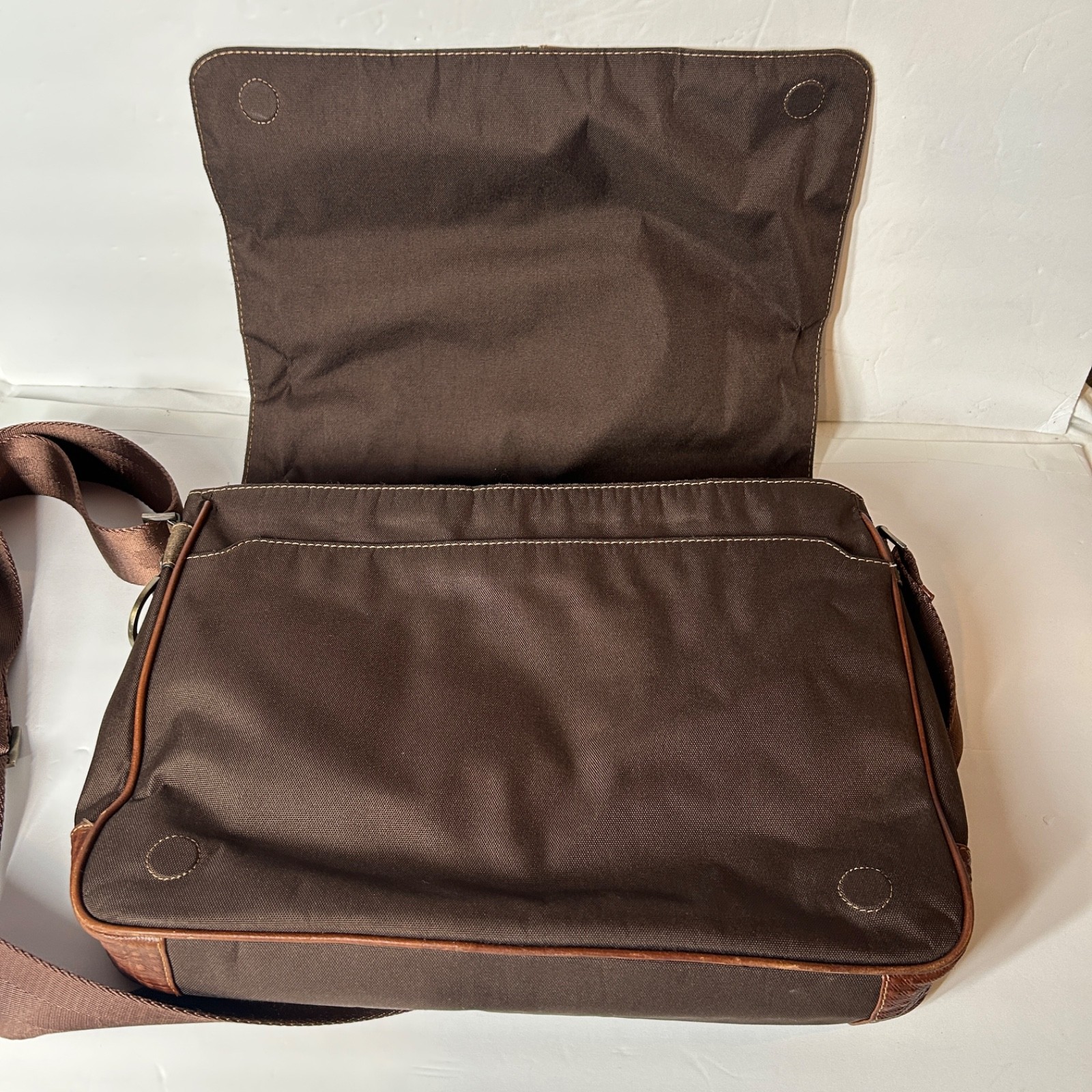 Boconi Messenger Bag Brown Leather Garth Slim Laptop Pocket with Shoulder Strap