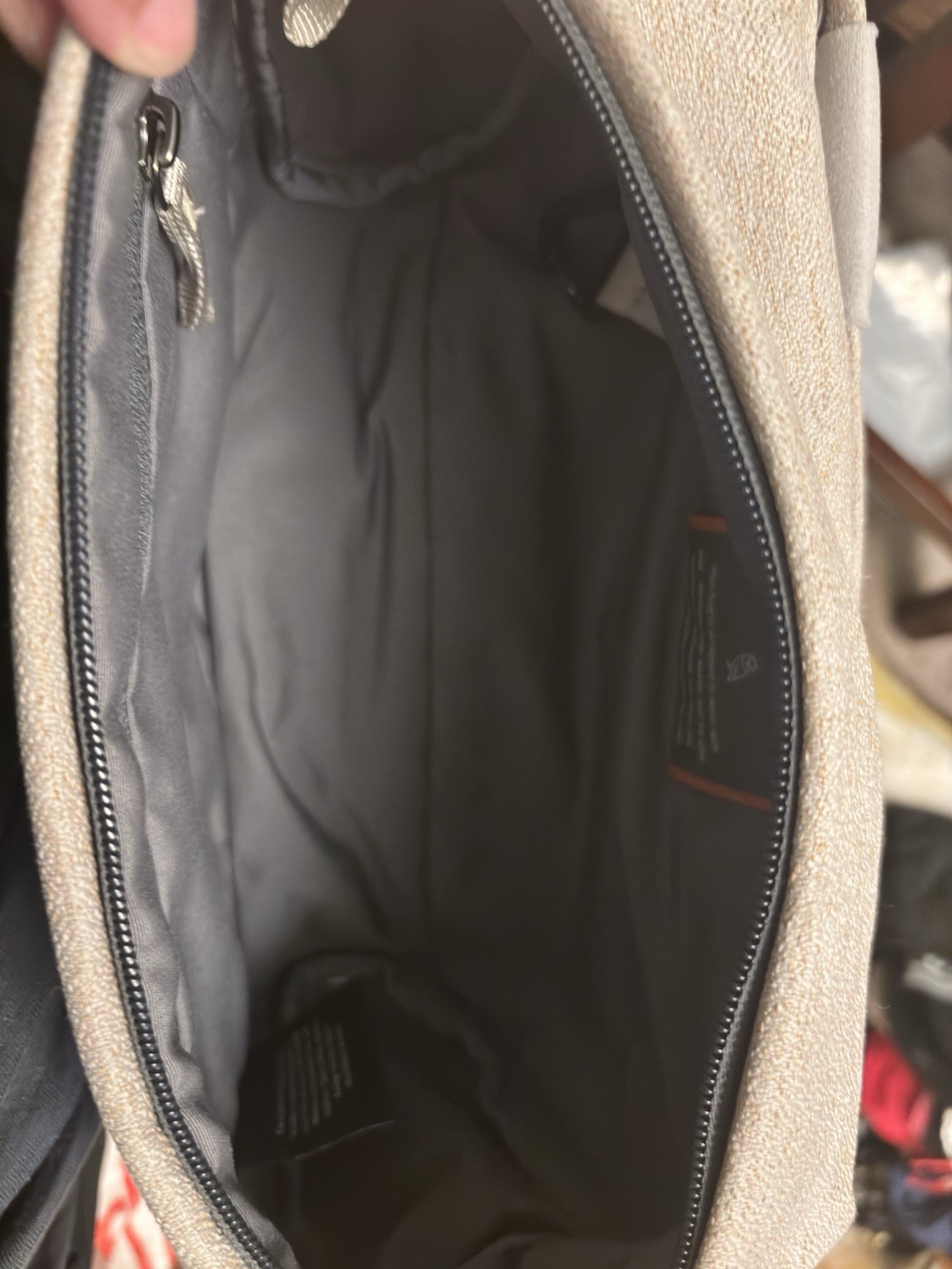 Bellroy Gray Messenger Bag Crossbody Strap Zip/Buckle, Inner Pockets Key Clip