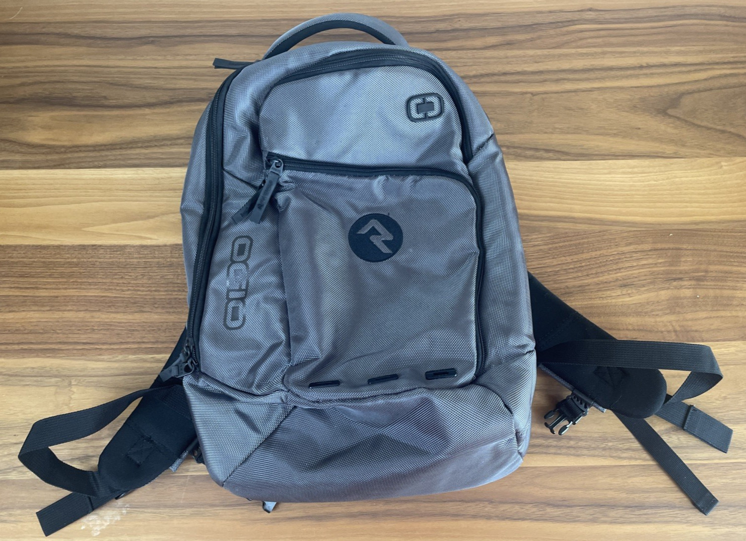 OGIO Ace Backpack 17” Laptop Pack-Tablet Sleeve Metallic Gray Padded Back