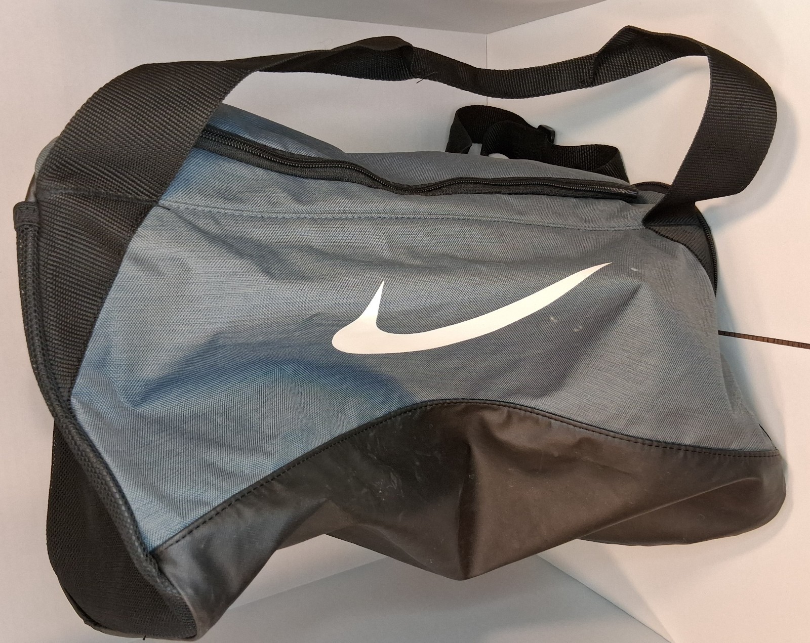 Nike Duffel Bag with Shoulder Strap & Handle Calhoun Celebrity Golf Tourney Gift