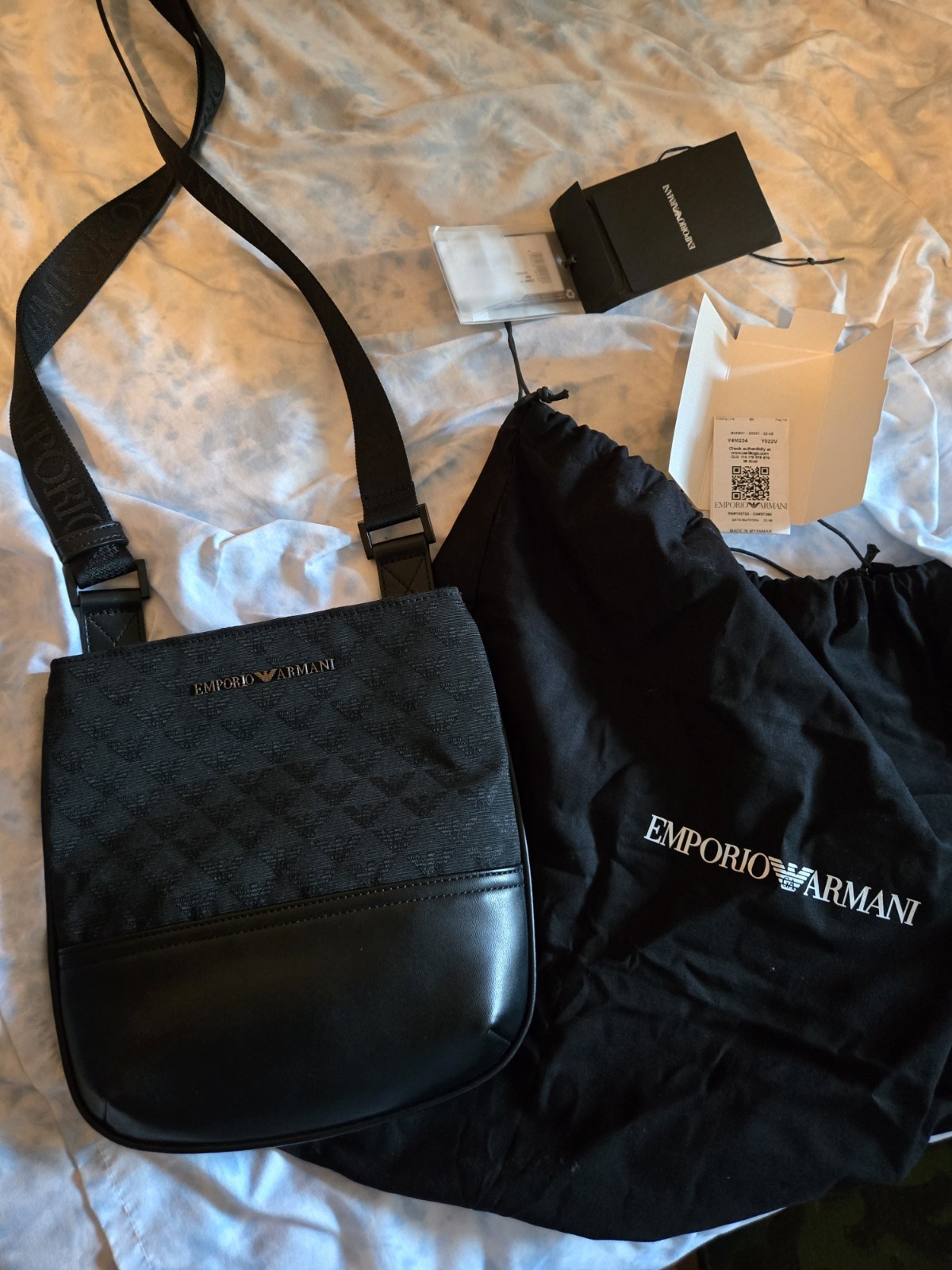 Emporio Armani Black Logo Men’s Small Messenger Bag Zip Adjustable Strap