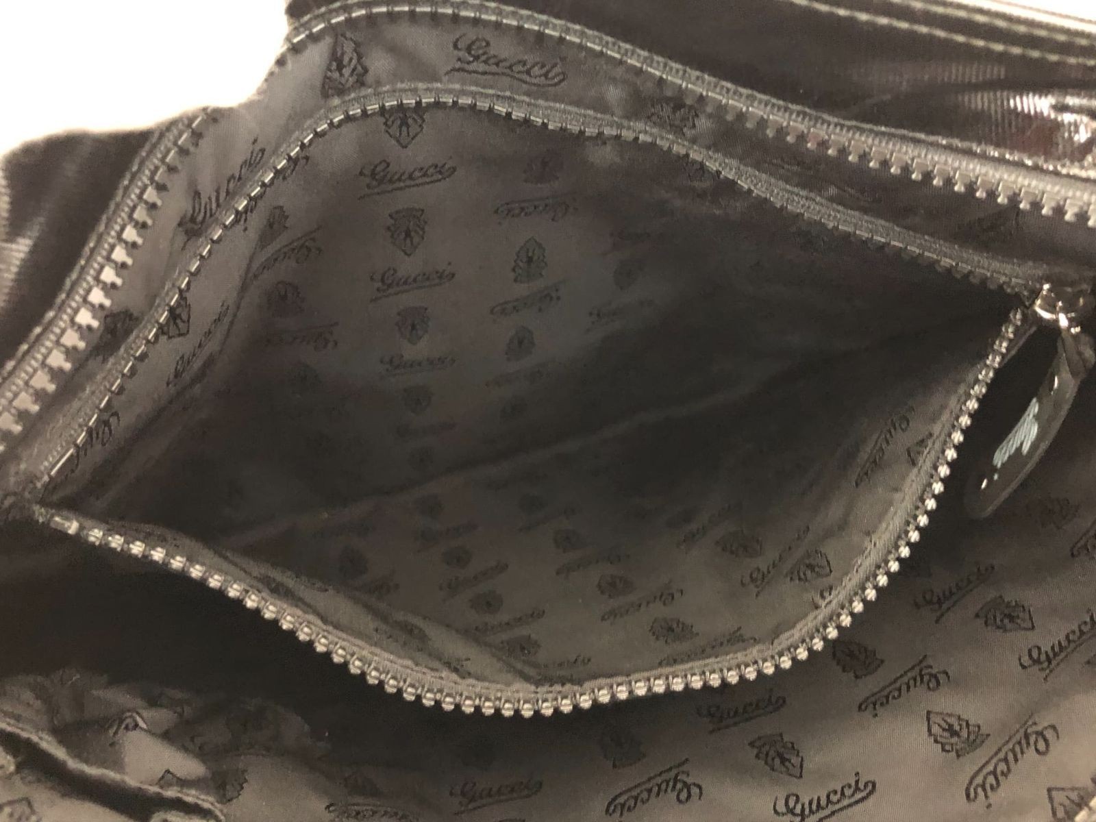 Gucci Crest Emblem Shoulder Messenger Bag Black Vintage Authentic 30×35.5x1cm