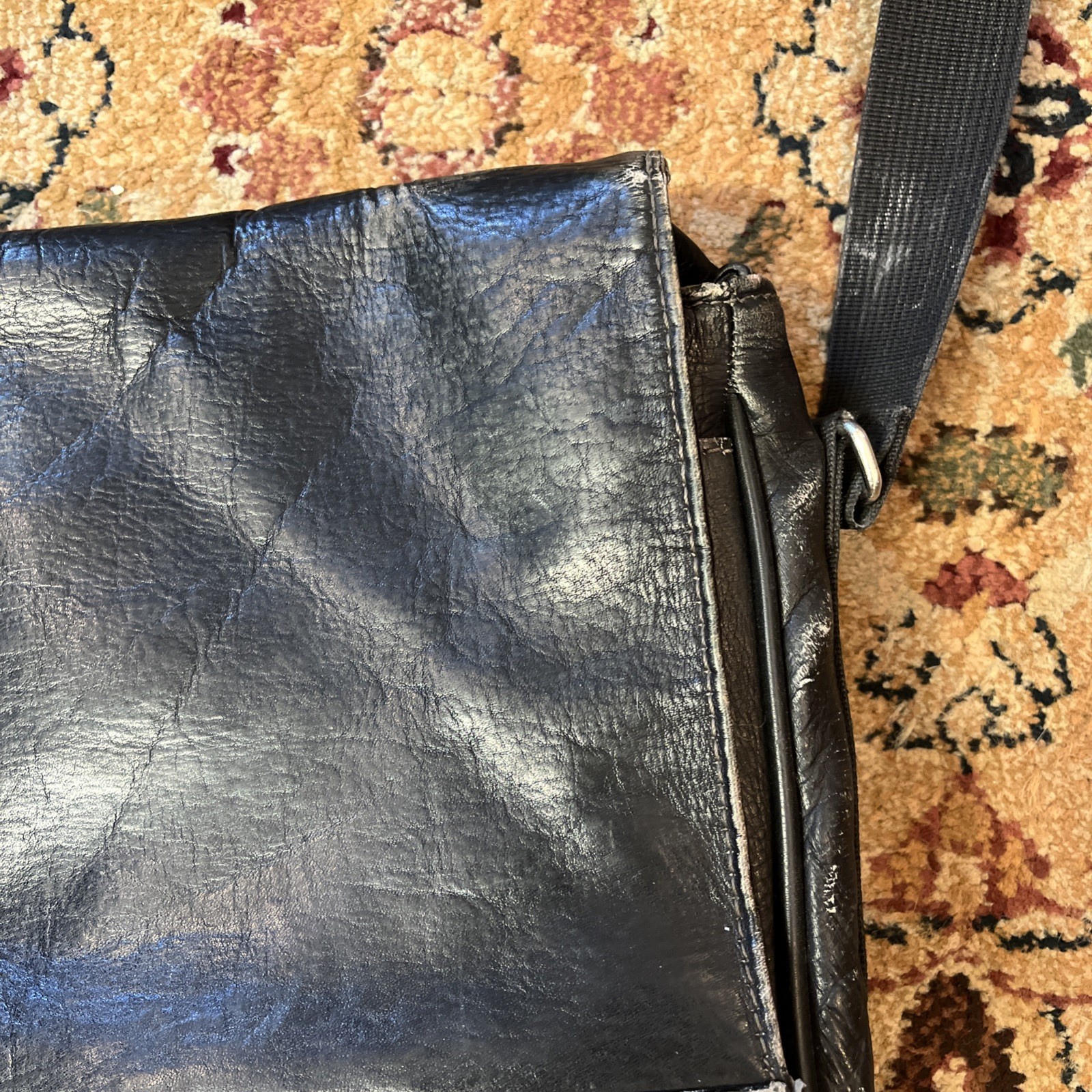 Wilsons Leather BLACK Messenger Flap BAG Distressed Grunge office School Retro