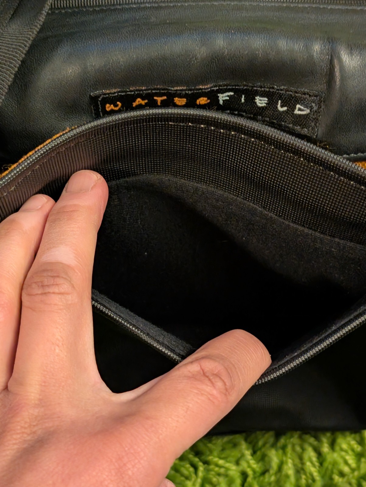 WaterField Muzetto Compact Leather Vertical Messenger Black Made in SF USA